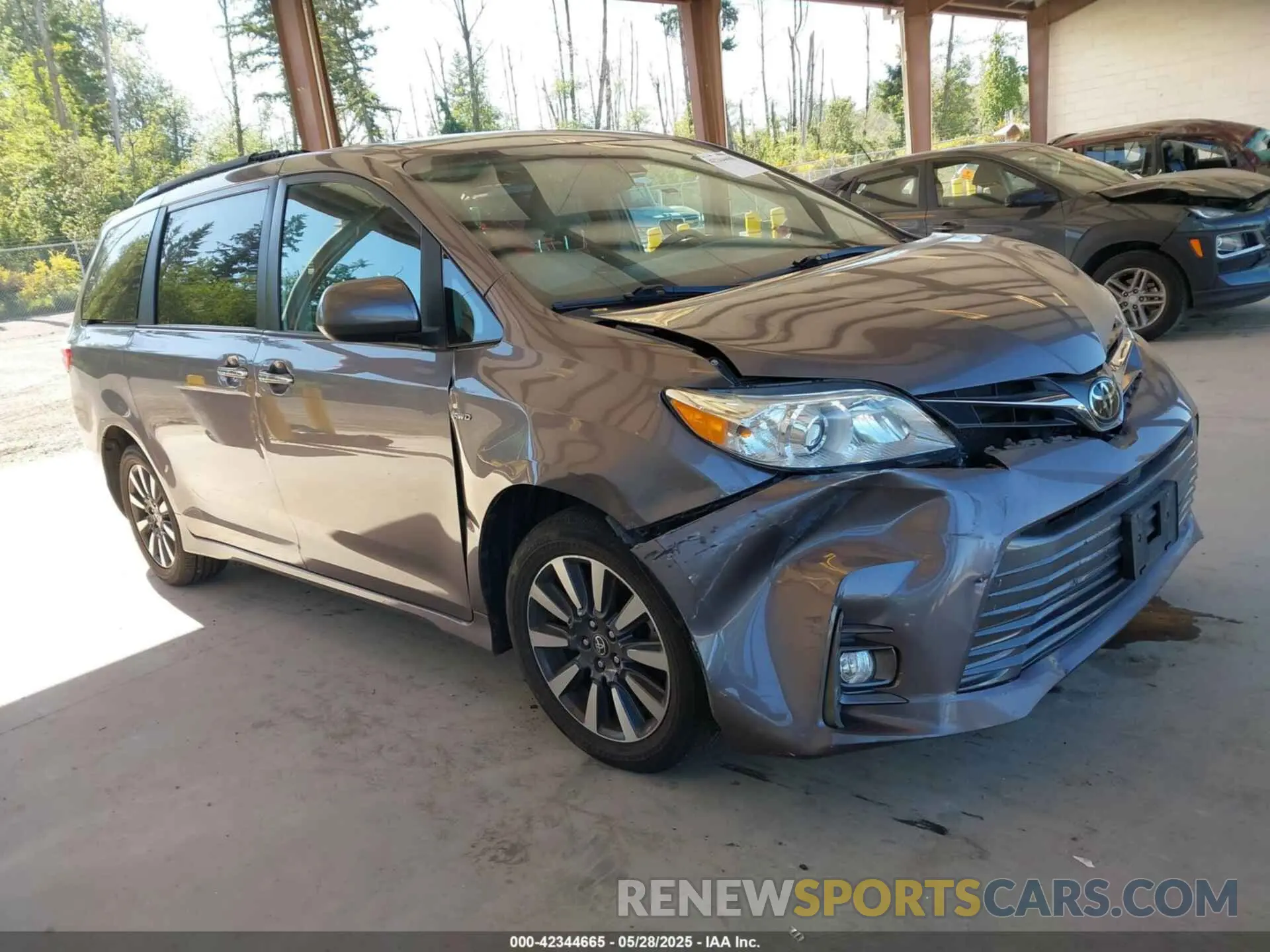 1 Photograph of a damaged car 5TDDZ3DC0KS223202 TOYOTA SIENNA 2019