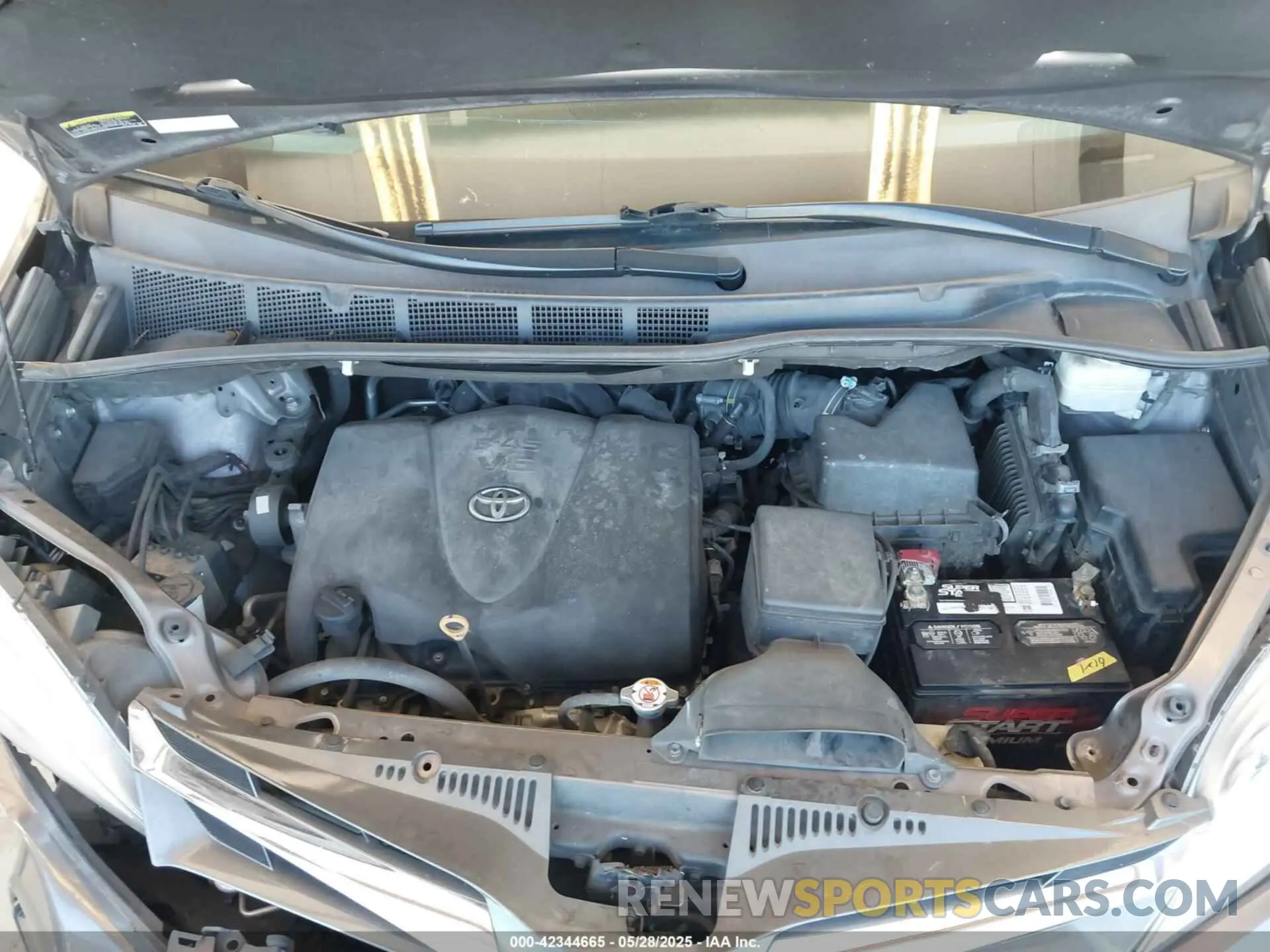 10 Photograph of a damaged car 5TDDZ3DC0KS223202 TOYOTA SIENNA 2019