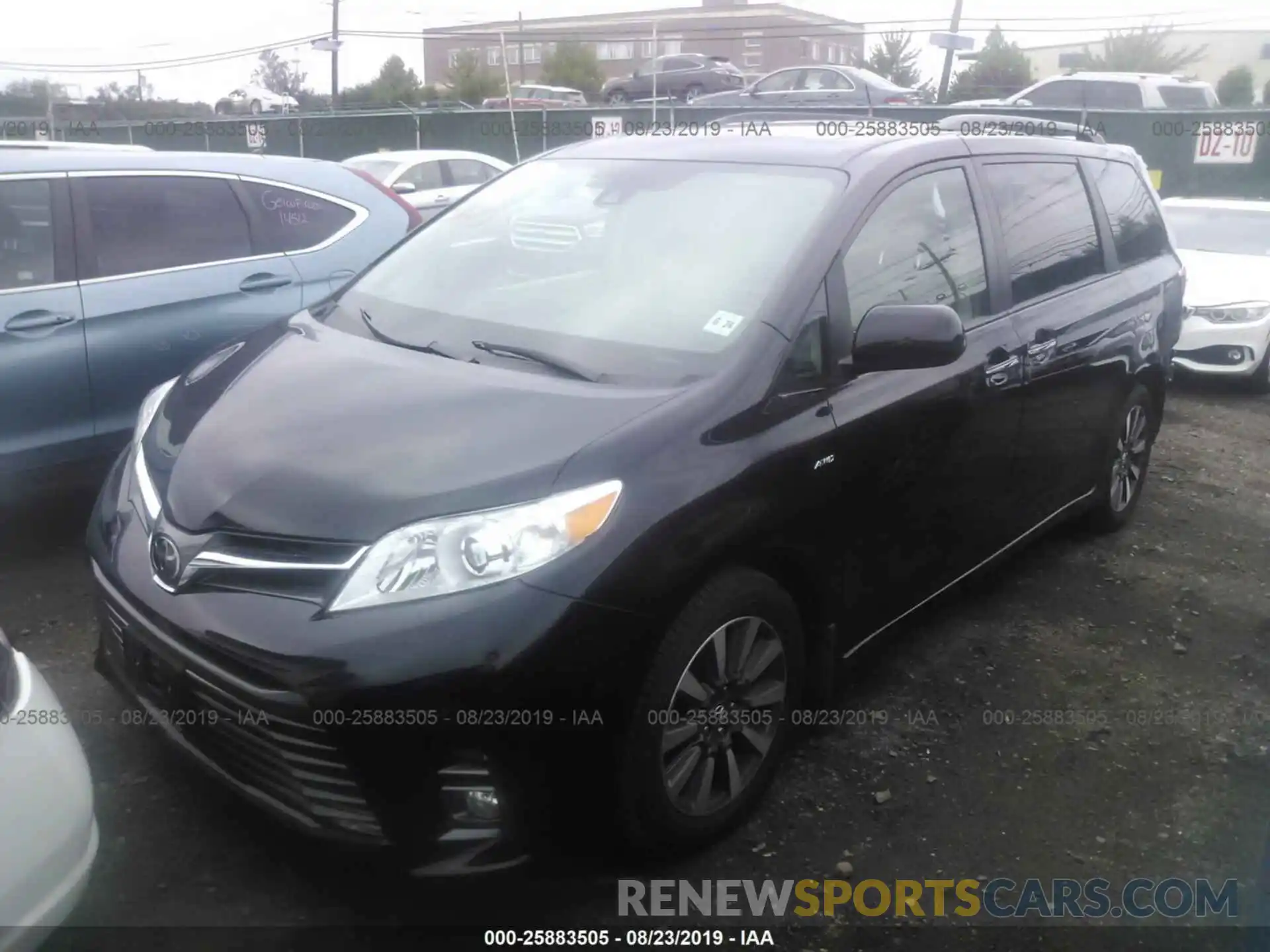 2 Photograph of a damaged car 5TDDZ3DC0KS224737 TOYOTA SIENNA 2019