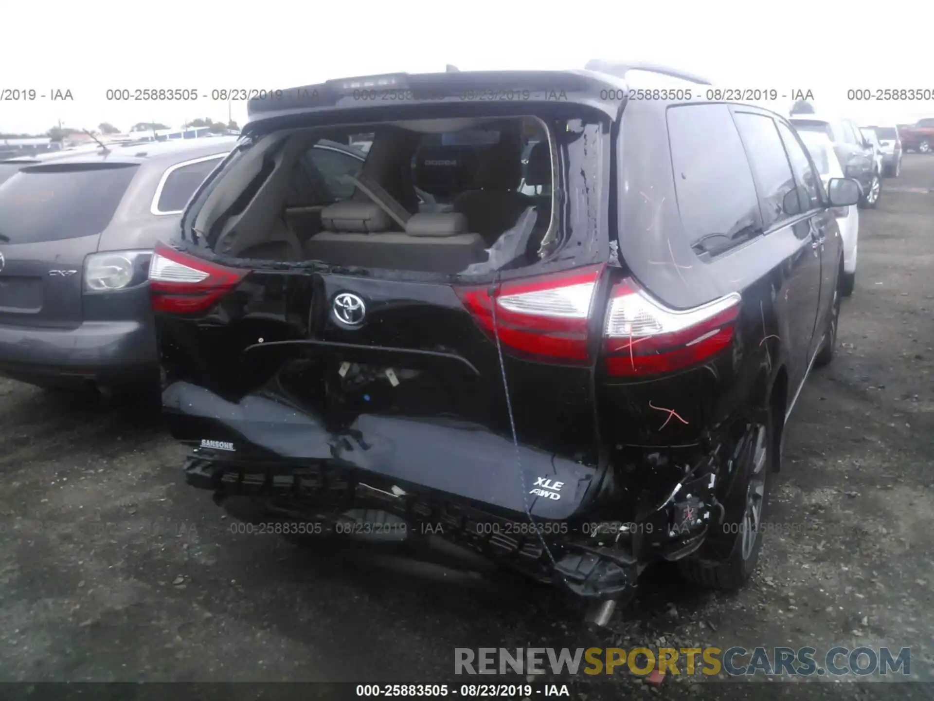 4 Photograph of a damaged car 5TDDZ3DC0KS224737 TOYOTA SIENNA 2019