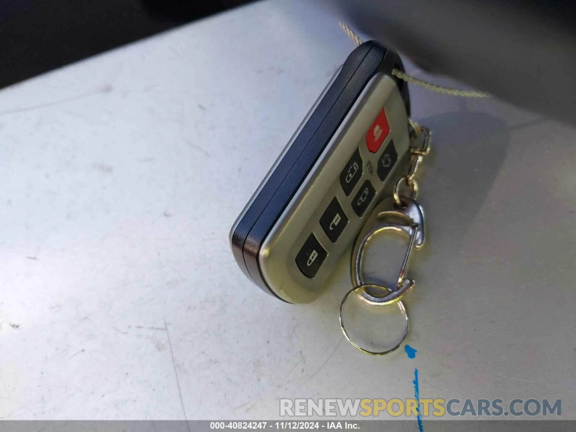 11 Photograph of a damaged car 5TDDZ3DC1KS222592 TOYOTA SIENNA 2019