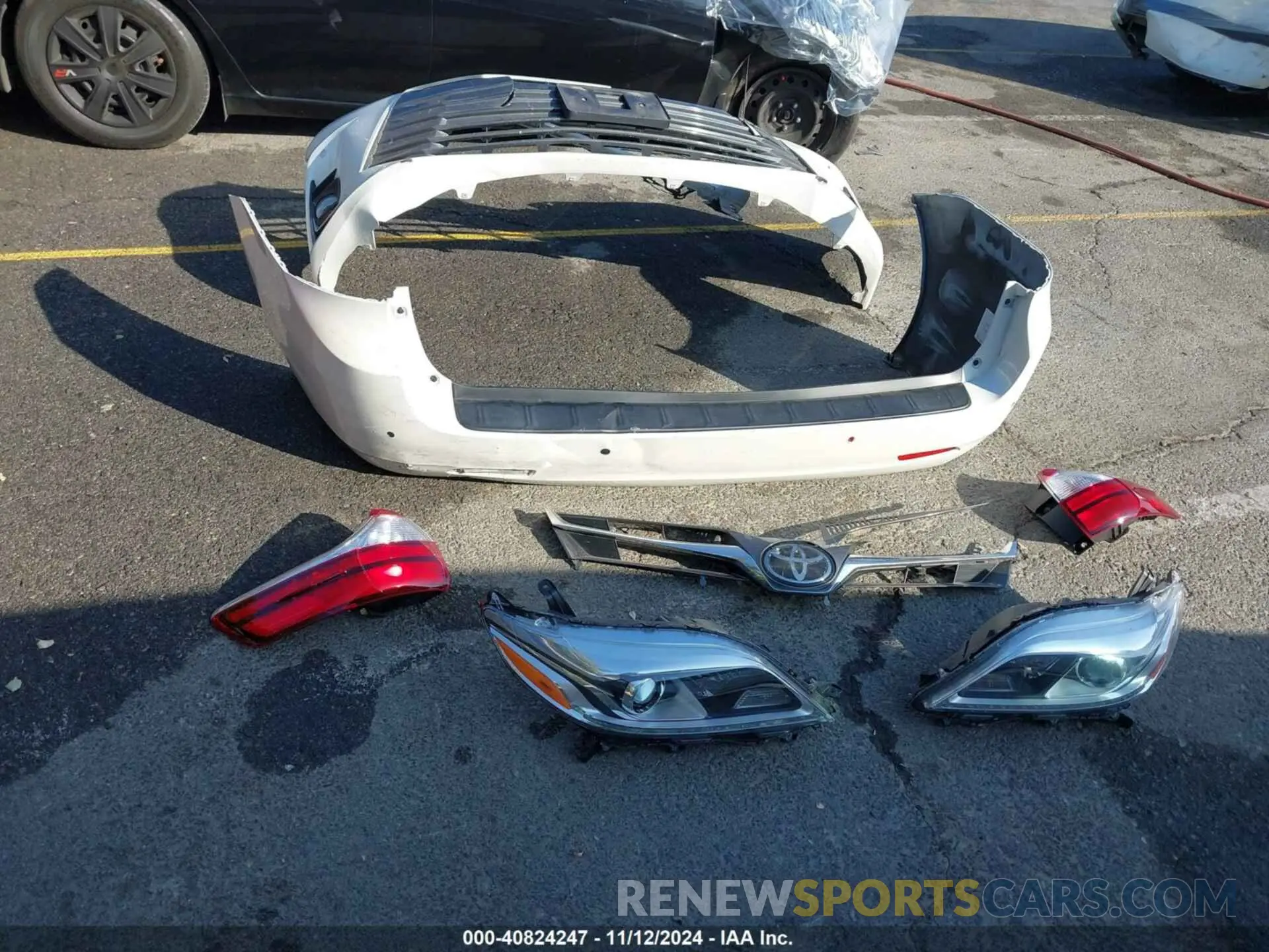 12 Photograph of a damaged car 5TDDZ3DC1KS222592 TOYOTA SIENNA 2019