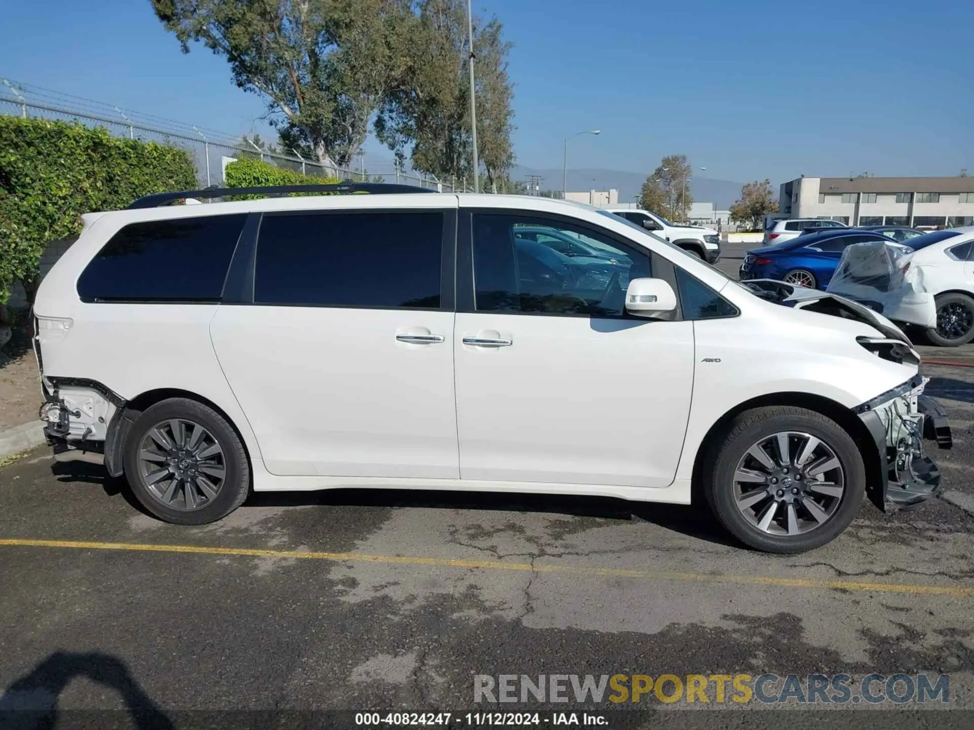 14 Photograph of a damaged car 5TDDZ3DC1KS222592 TOYOTA SIENNA 2019