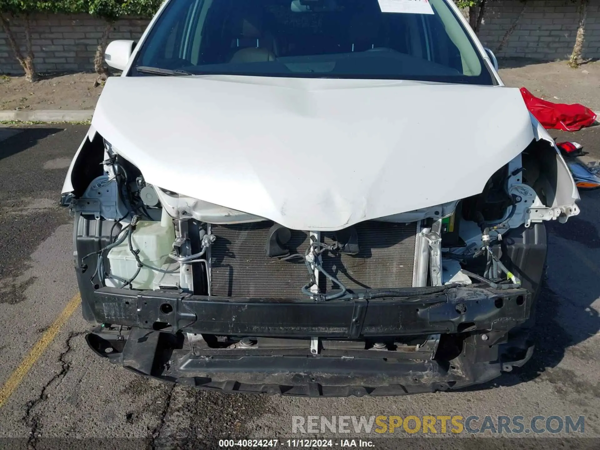6 Photograph of a damaged car 5TDDZ3DC1KS222592 TOYOTA SIENNA 2019