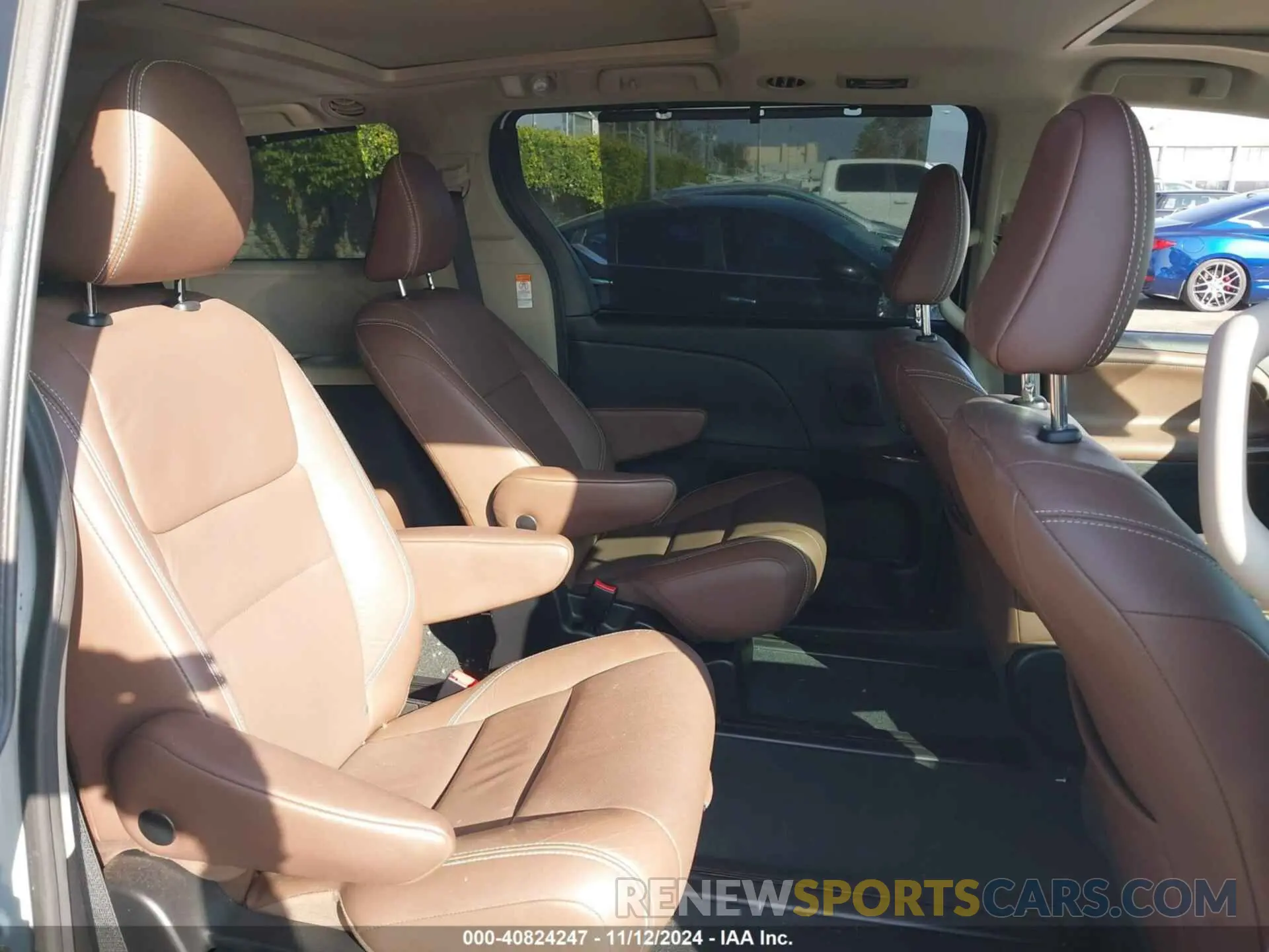 8 Photograph of a damaged car 5TDDZ3DC1KS222592 TOYOTA SIENNA 2019
