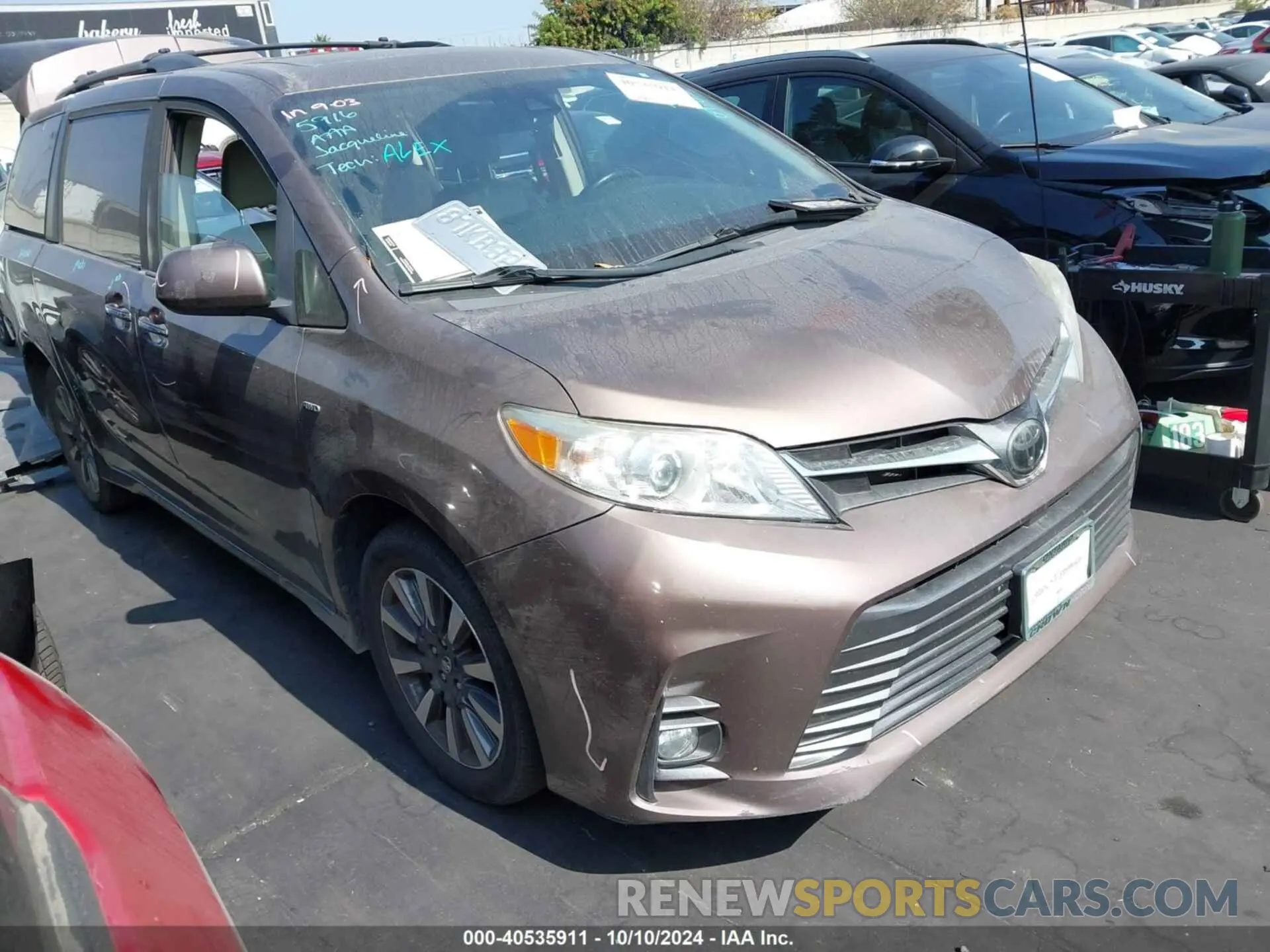 1 Photograph of a damaged car 5TDDZ3DC2KS210225 TOYOTA SIENNA 2019