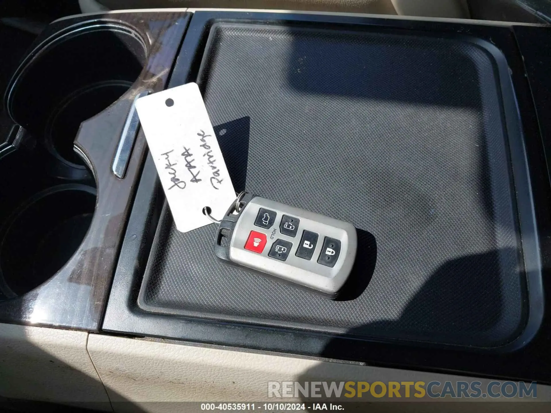 11 Photograph of a damaged car 5TDDZ3DC2KS210225 TOYOTA SIENNA 2019