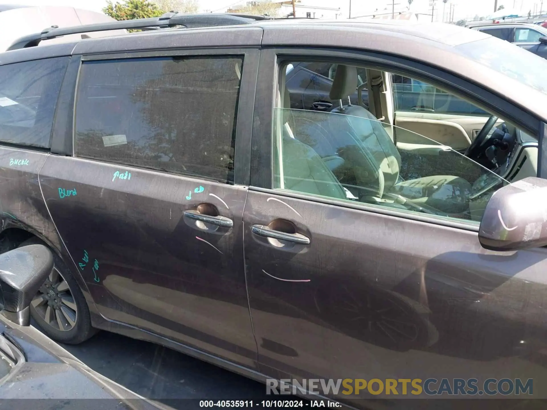 14 Photograph of a damaged car 5TDDZ3DC2KS210225 TOYOTA SIENNA 2019