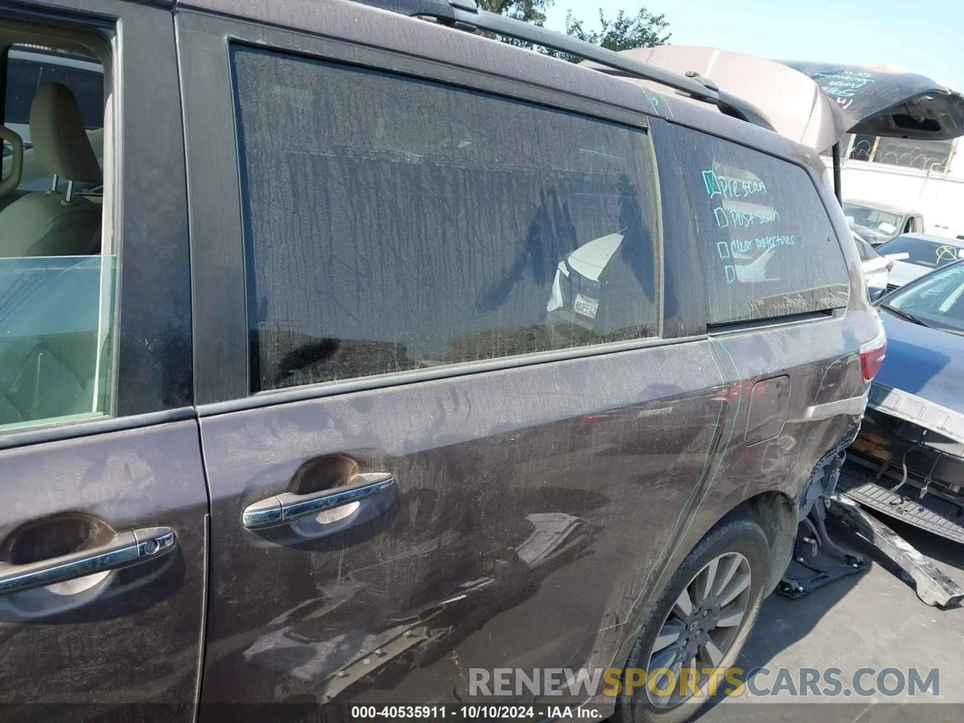 15 Photograph of a damaged car 5TDDZ3DC2KS210225 TOYOTA SIENNA 2019