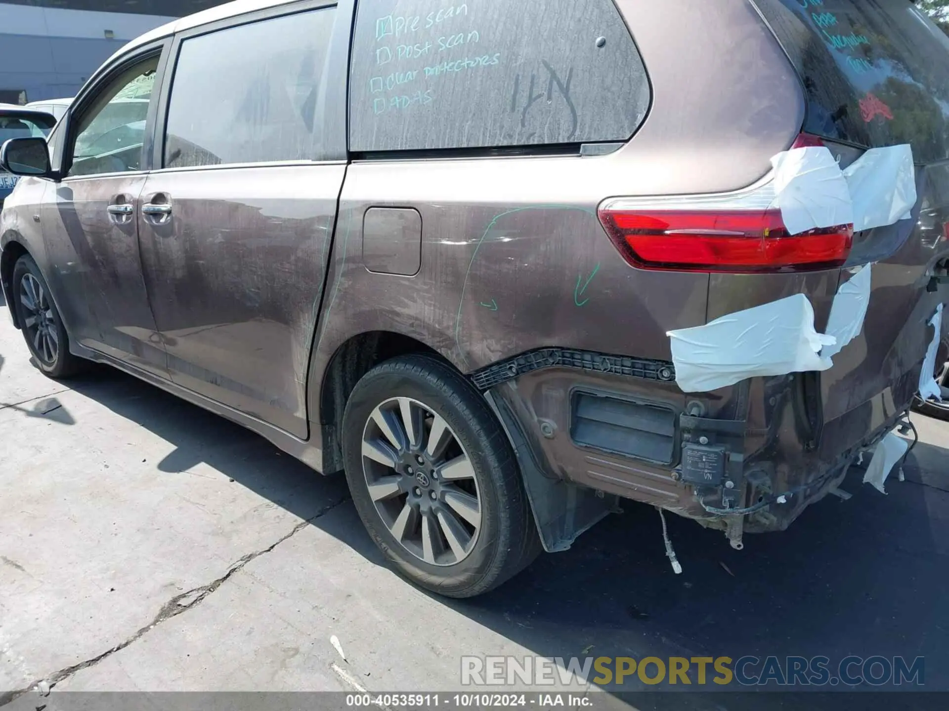 3 Photograph of a damaged car 5TDDZ3DC2KS210225 TOYOTA SIENNA 2019