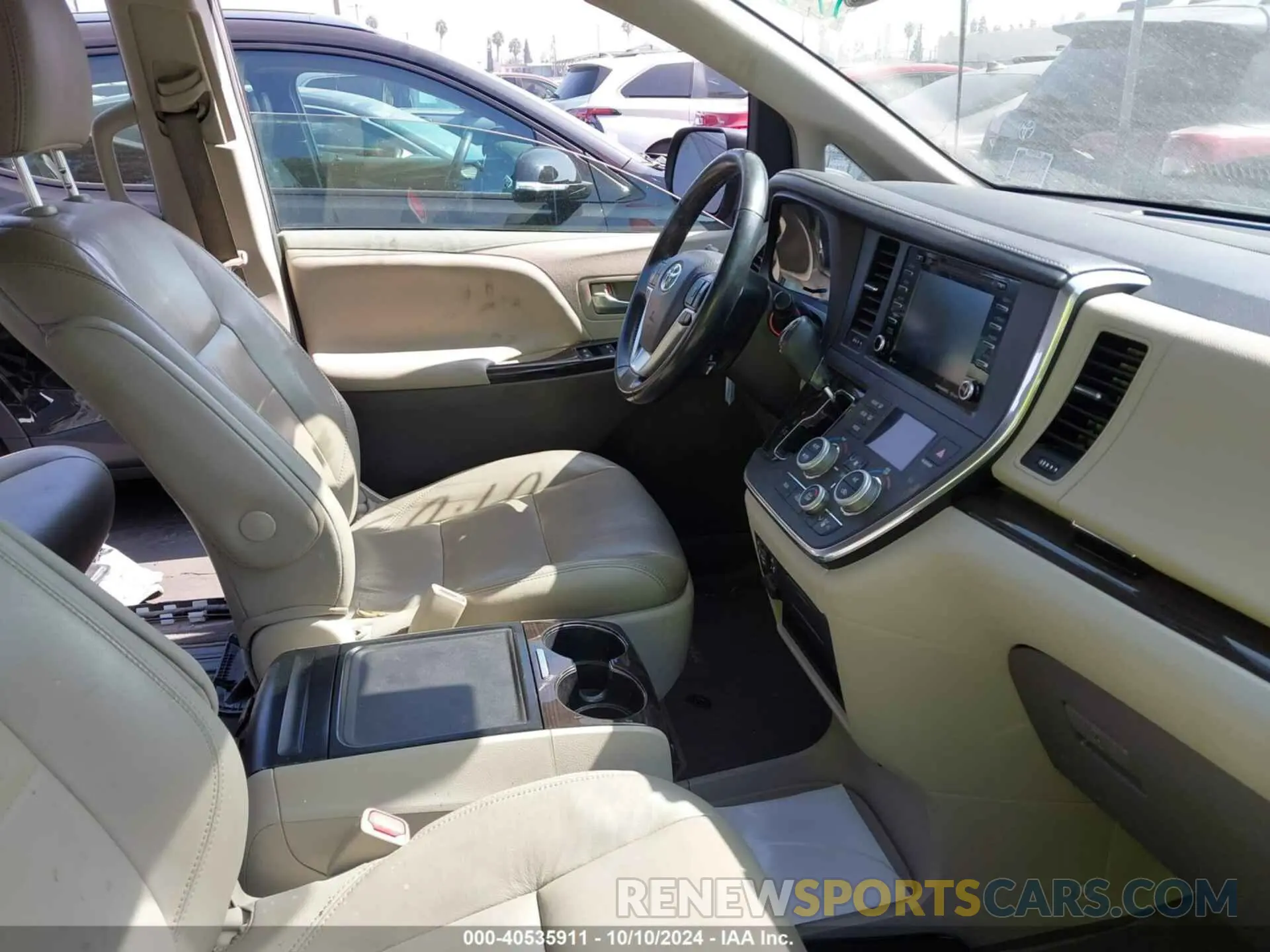 5 Photograph of a damaged car 5TDDZ3DC2KS210225 TOYOTA SIENNA 2019