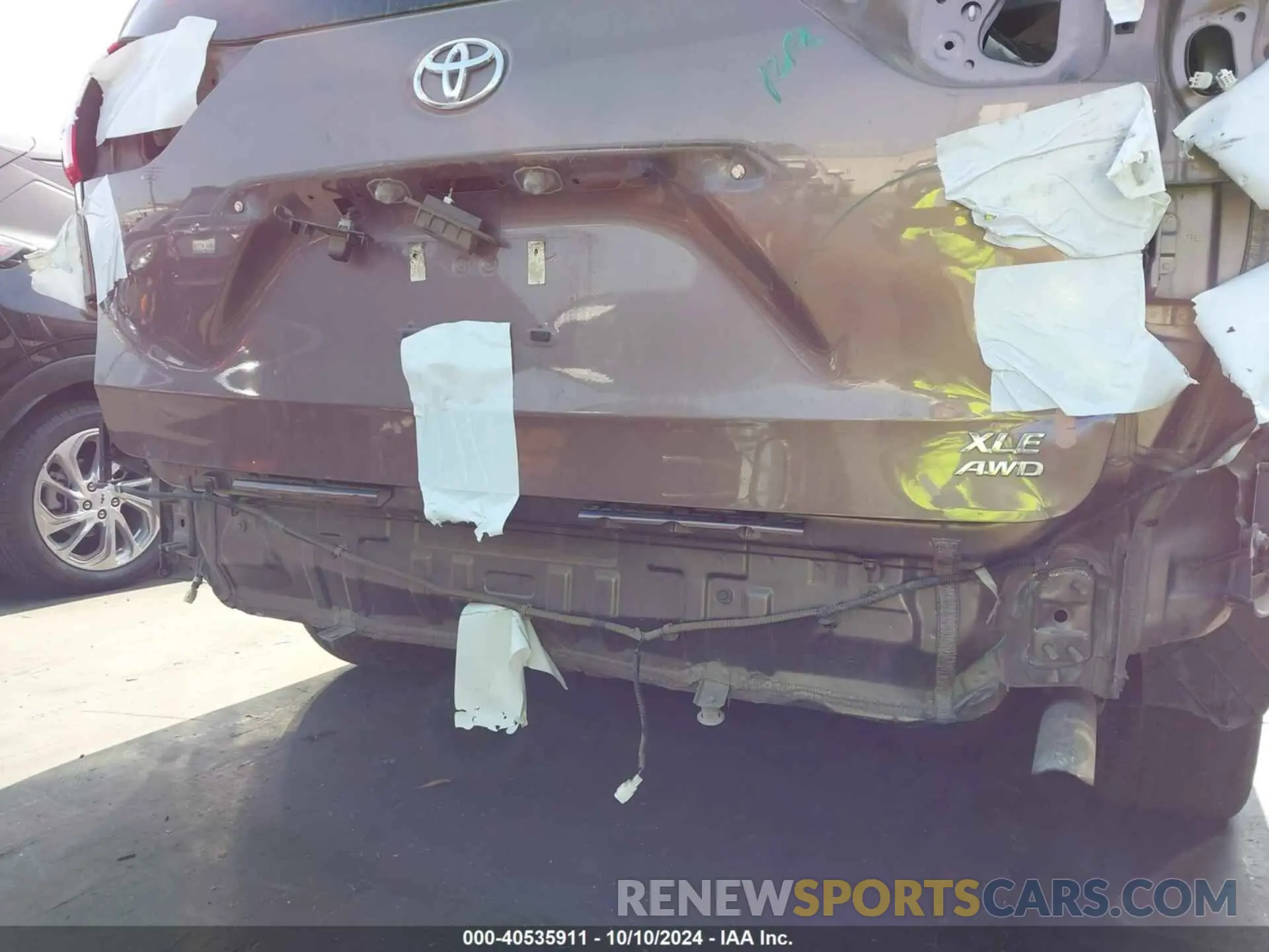 6 Photograph of a damaged car 5TDDZ3DC2KS210225 TOYOTA SIENNA 2019