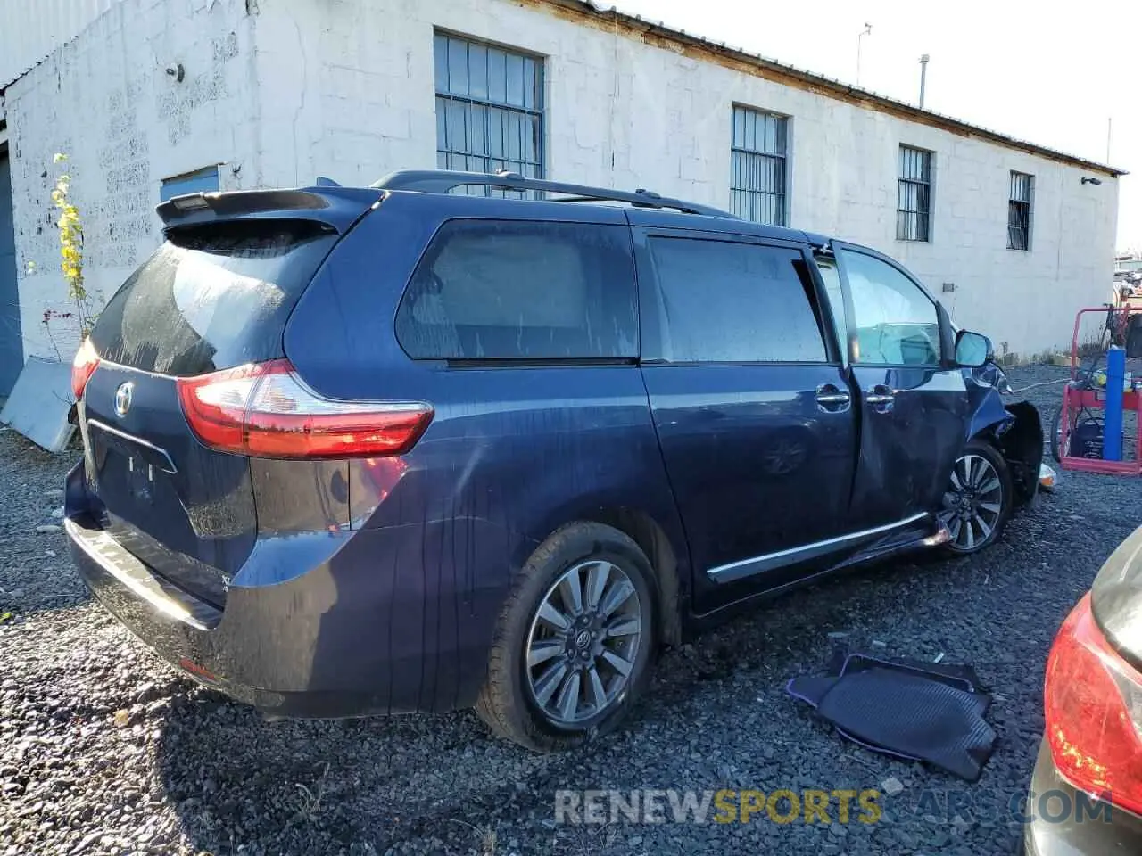 3 Photograph of a damaged car 5TDDZ3DC2KS218339 TOYOTA SIENNA 2019