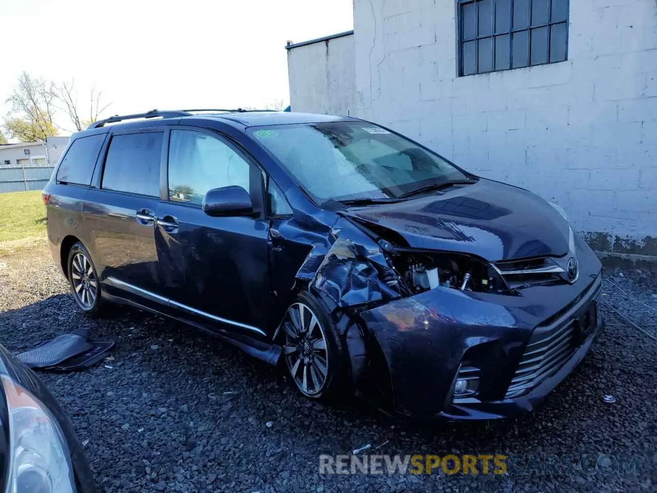 4 Photograph of a damaged car 5TDDZ3DC2KS218339 TOYOTA SIENNA 2019