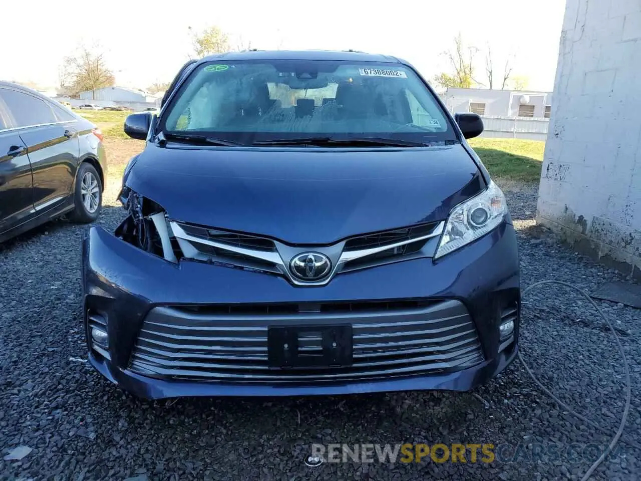 5 Photograph of a damaged car 5TDDZ3DC2KS218339 TOYOTA SIENNA 2019