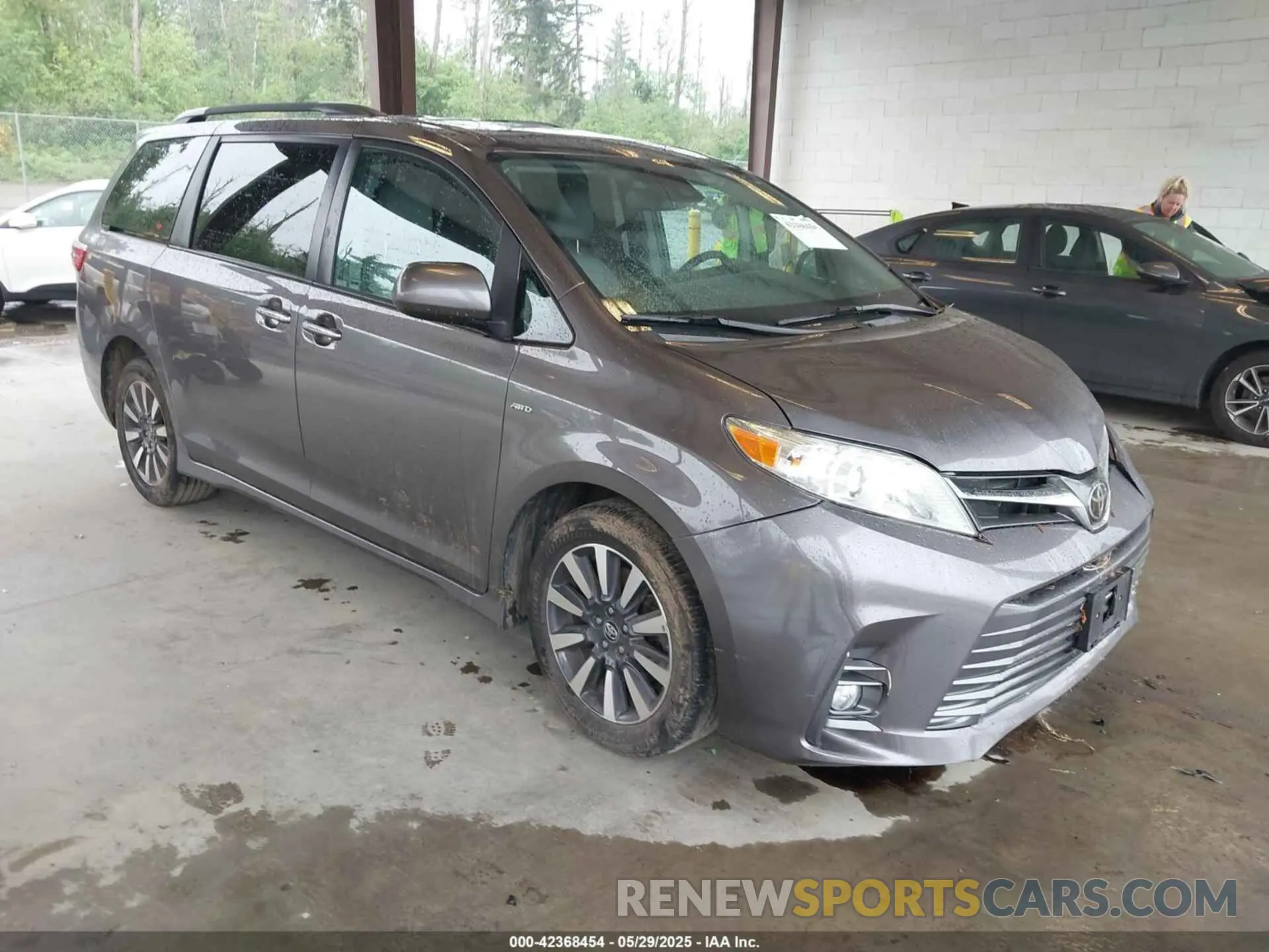 1 Photograph of a damaged car 5TDDZ3DC4KS218164 TOYOTA SIENNA 2019