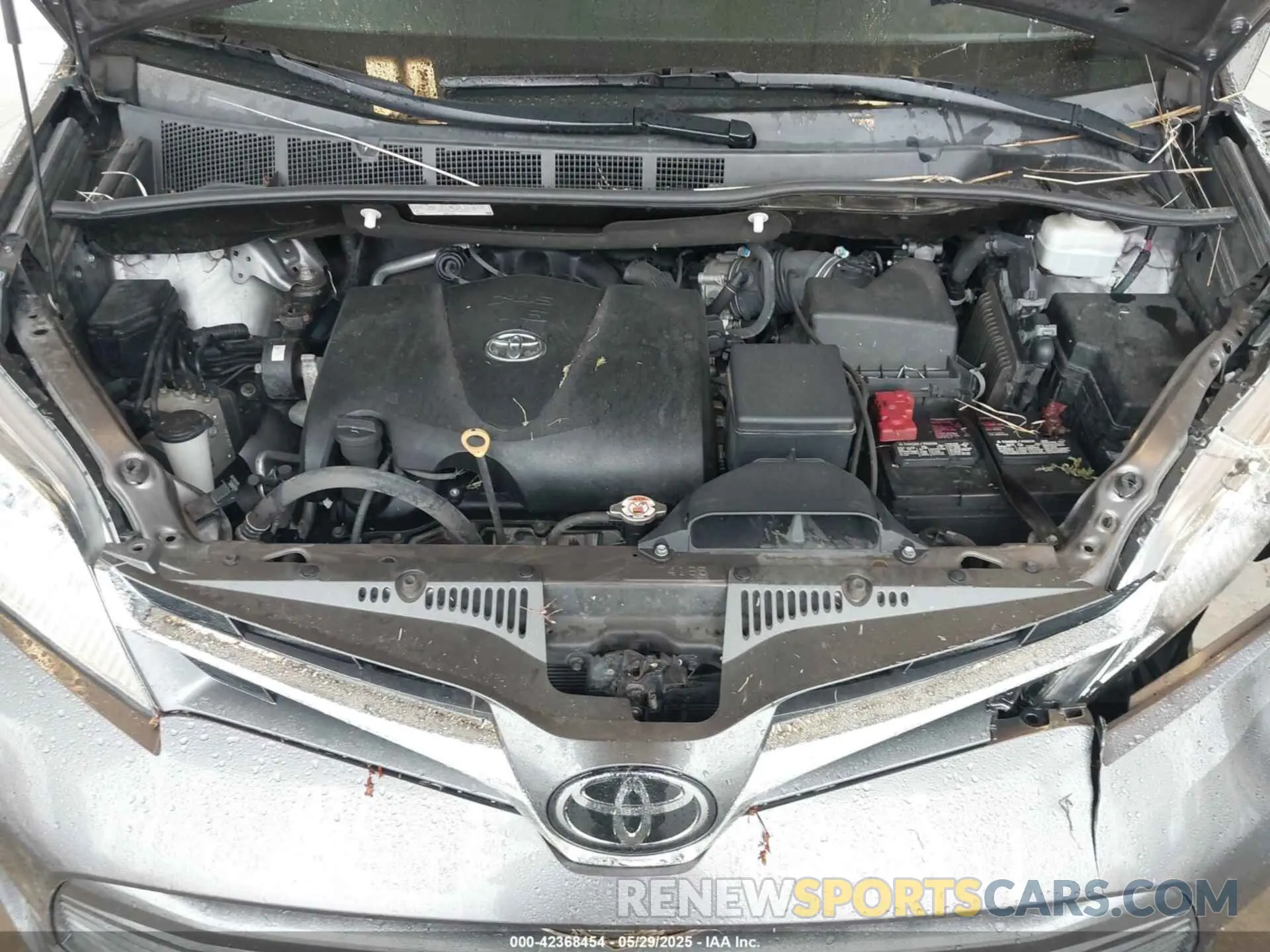10 Photograph of a damaged car 5TDDZ3DC4KS218164 TOYOTA SIENNA 2019