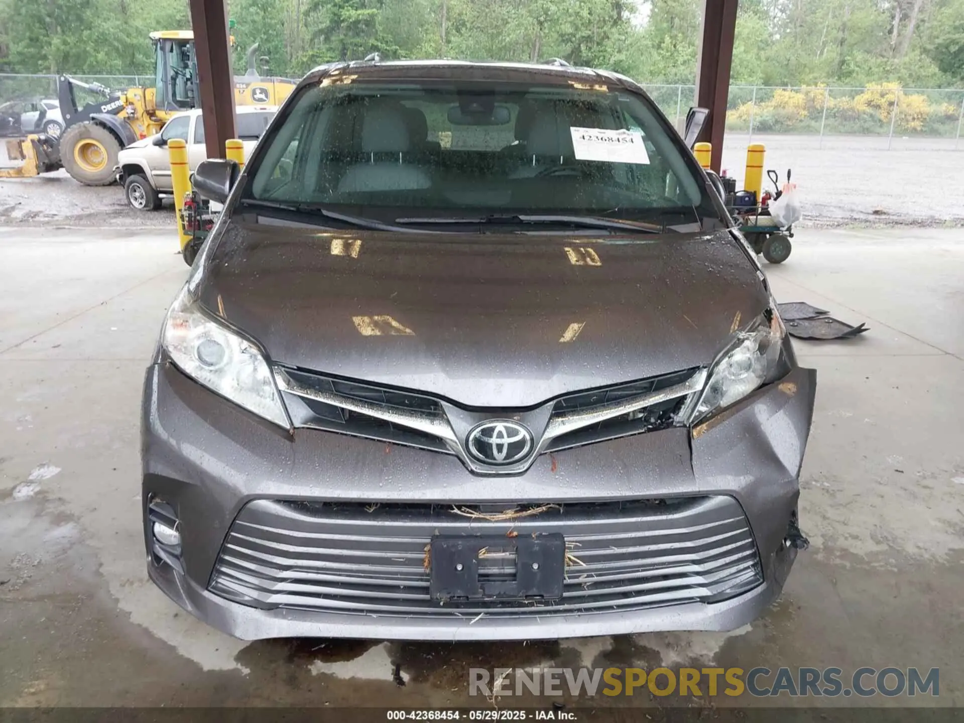 12 Photograph of a damaged car 5TDDZ3DC4KS218164 TOYOTA SIENNA 2019