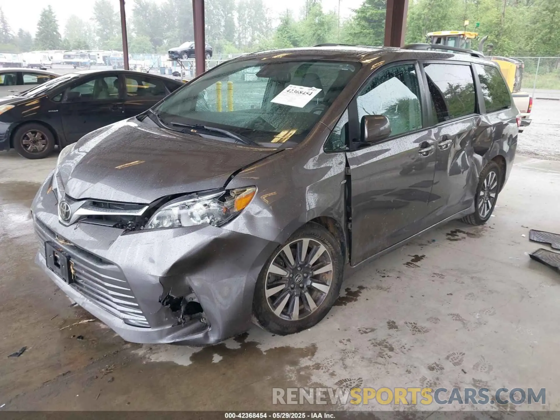 2 Photograph of a damaged car 5TDDZ3DC4KS218164 TOYOTA SIENNA 2019