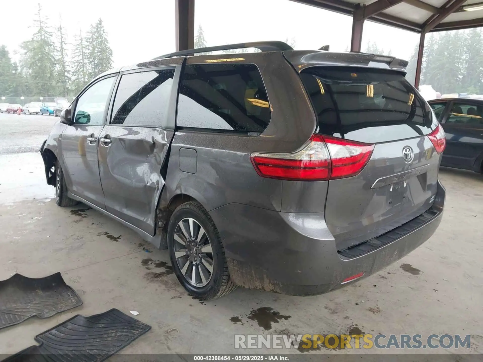 3 Photograph of a damaged car 5TDDZ3DC4KS218164 TOYOTA SIENNA 2019