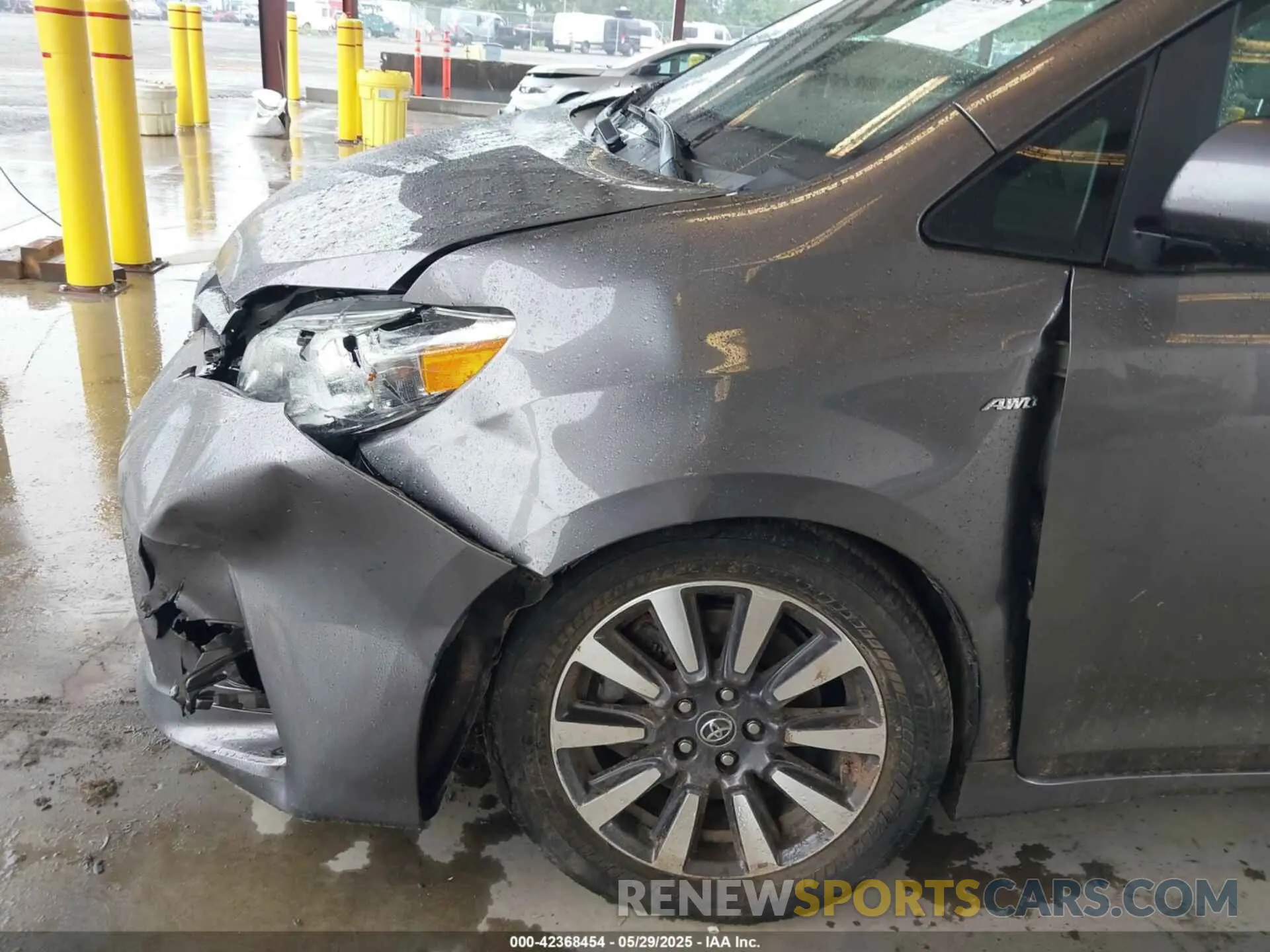 6 Photograph of a damaged car 5TDDZ3DC4KS218164 TOYOTA SIENNA 2019