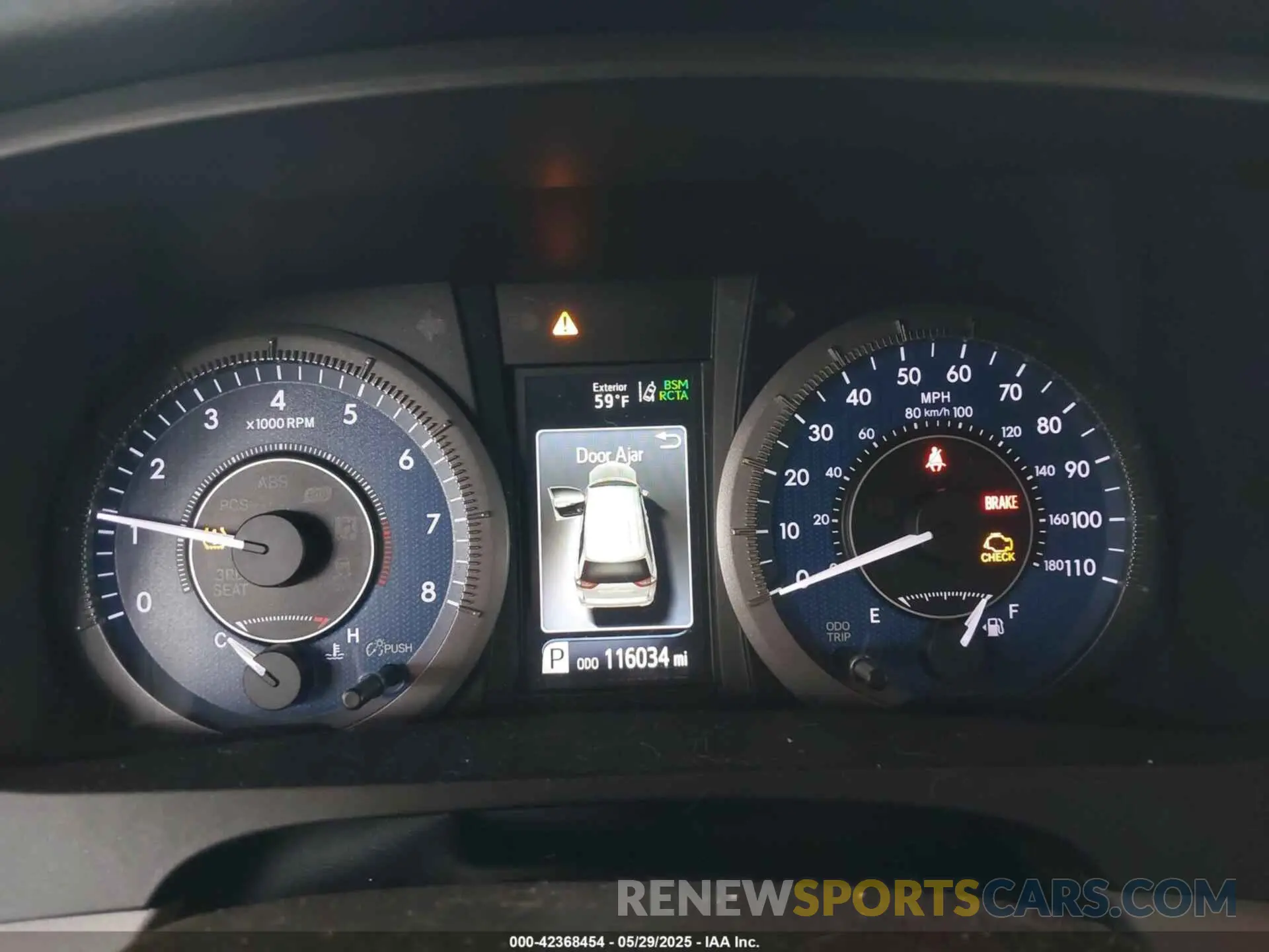 7 Photograph of a damaged car 5TDDZ3DC4KS218164 TOYOTA SIENNA 2019