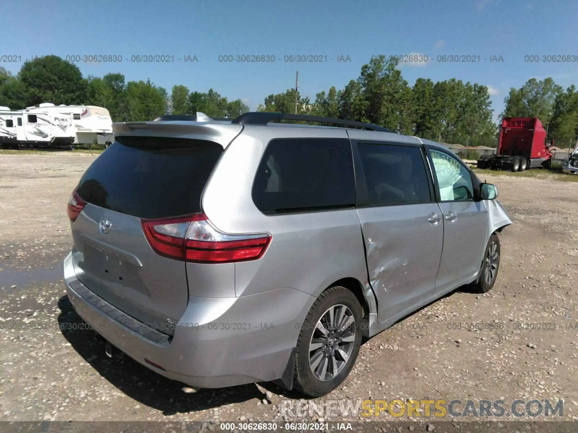 4 Photograph of a damaged car 5TDDZ3DC5KS218545 TOYOTA SIENNA 2019