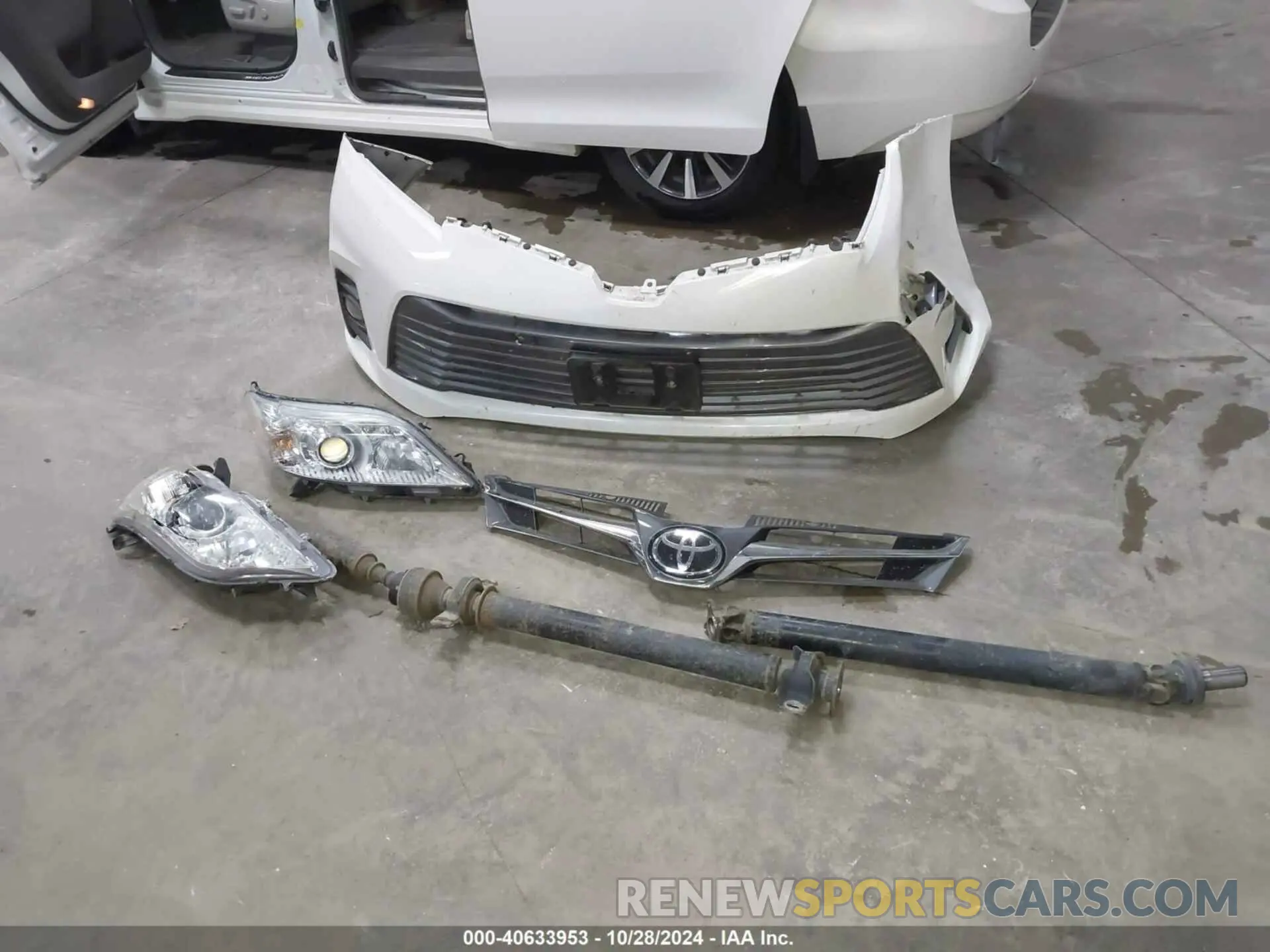12 Photograph of a damaged car 5TDDZ3DC5KS223244 TOYOTA SIENNA 2019