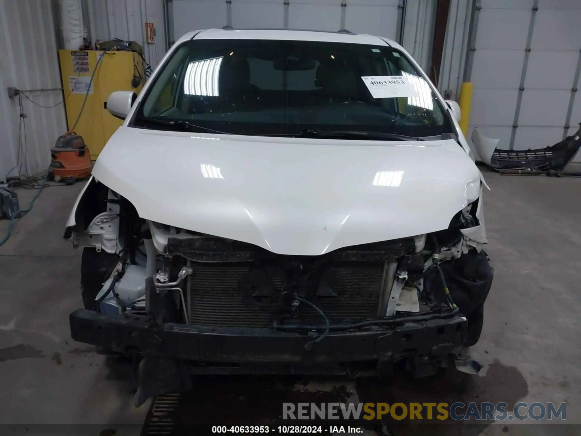 13 Photograph of a damaged car 5TDDZ3DC5KS223244 TOYOTA SIENNA 2019