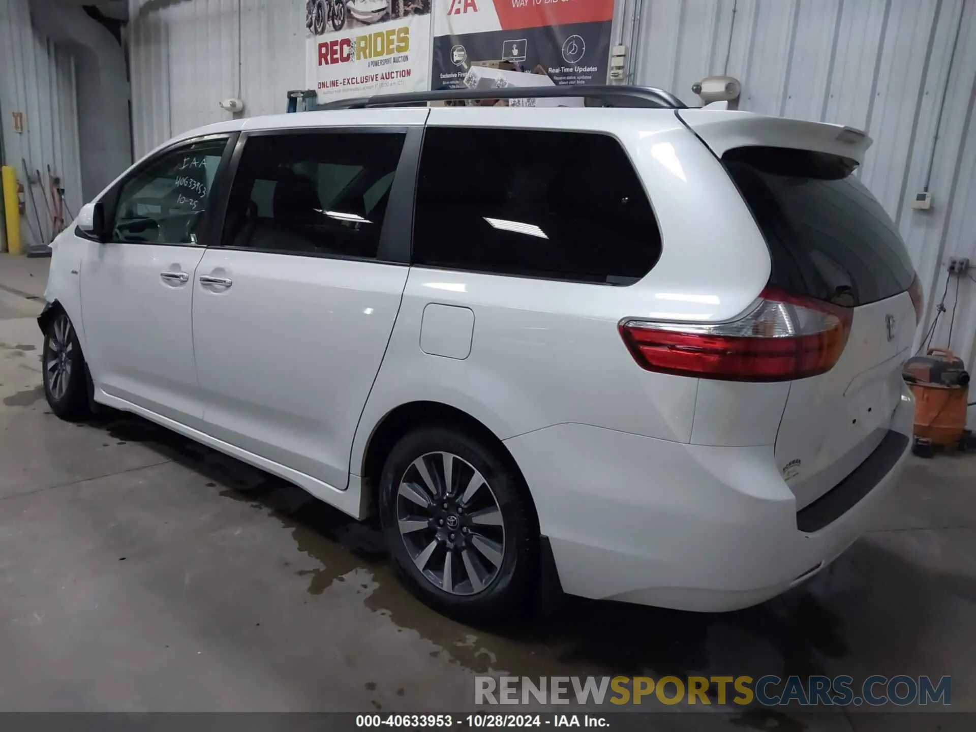 3 Photograph of a damaged car 5TDDZ3DC5KS223244 TOYOTA SIENNA 2019