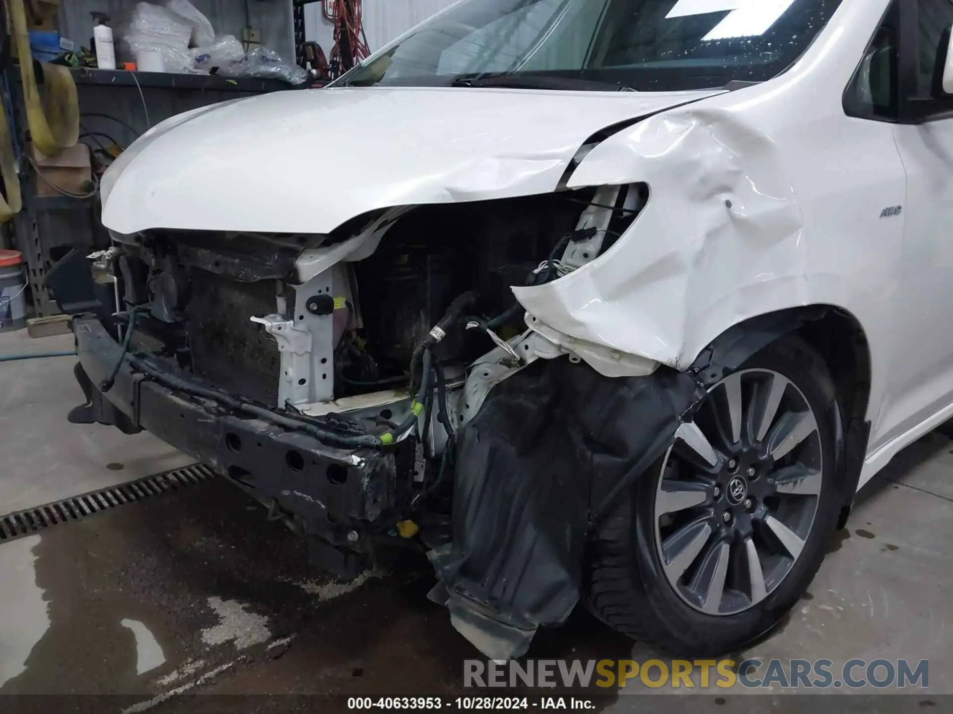 6 Photograph of a damaged car 5TDDZ3DC5KS223244 TOYOTA SIENNA 2019