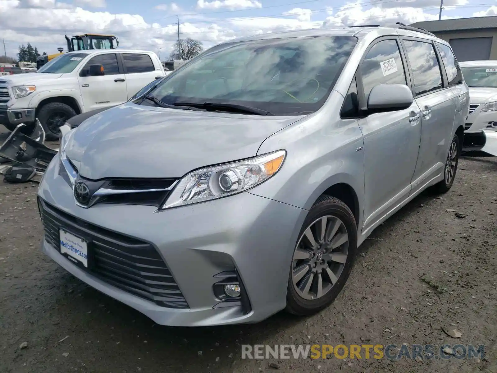 2 Photograph of a damaged car 5TDDZ3DC6KS211720 TOYOTA SIENNA 2019