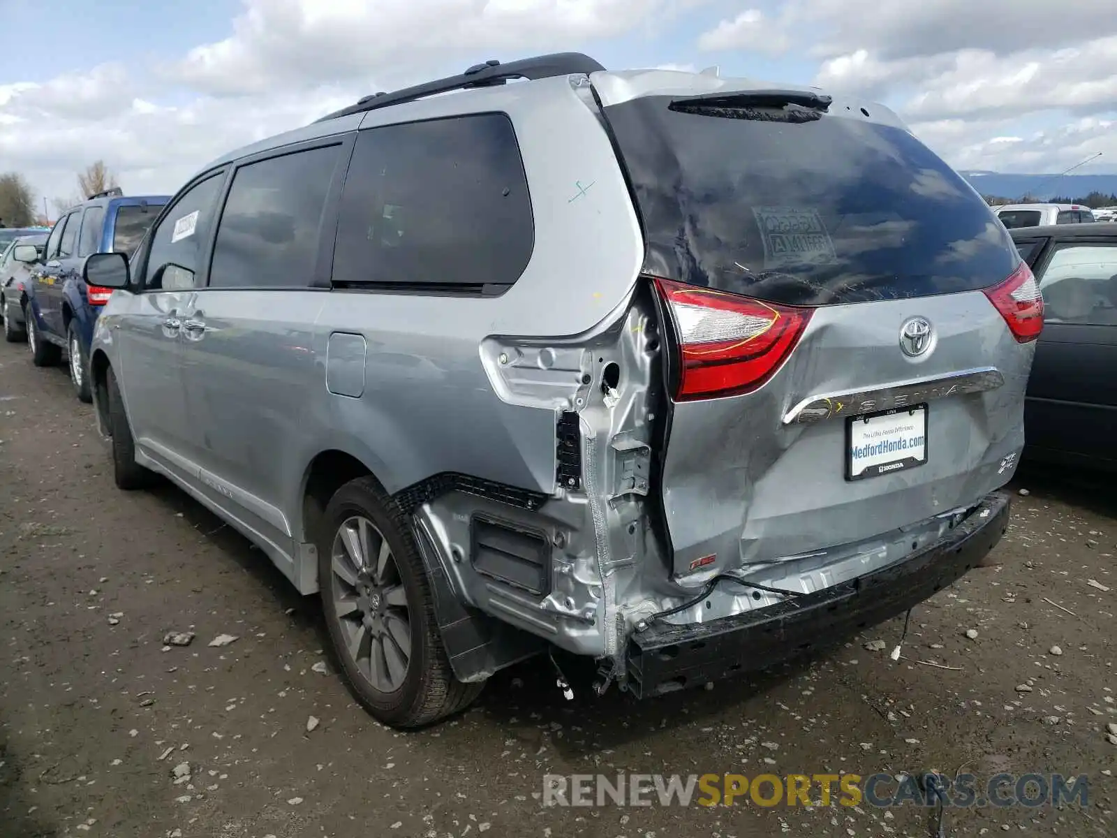 3 Photograph of a damaged car 5TDDZ3DC6KS211720 TOYOTA SIENNA 2019