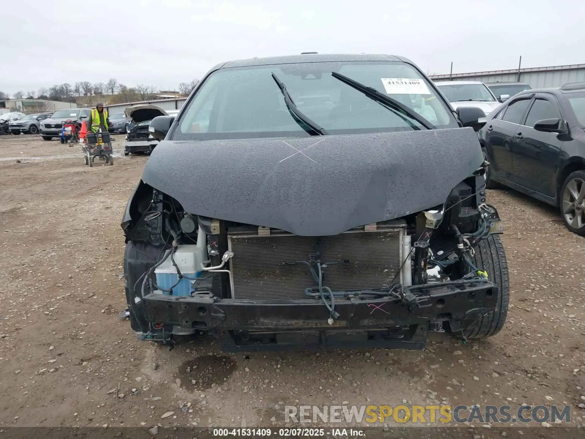13 Photograph of a damaged car 5TDDZ3DC6KS214553 TOYOTA SIENNA 2019