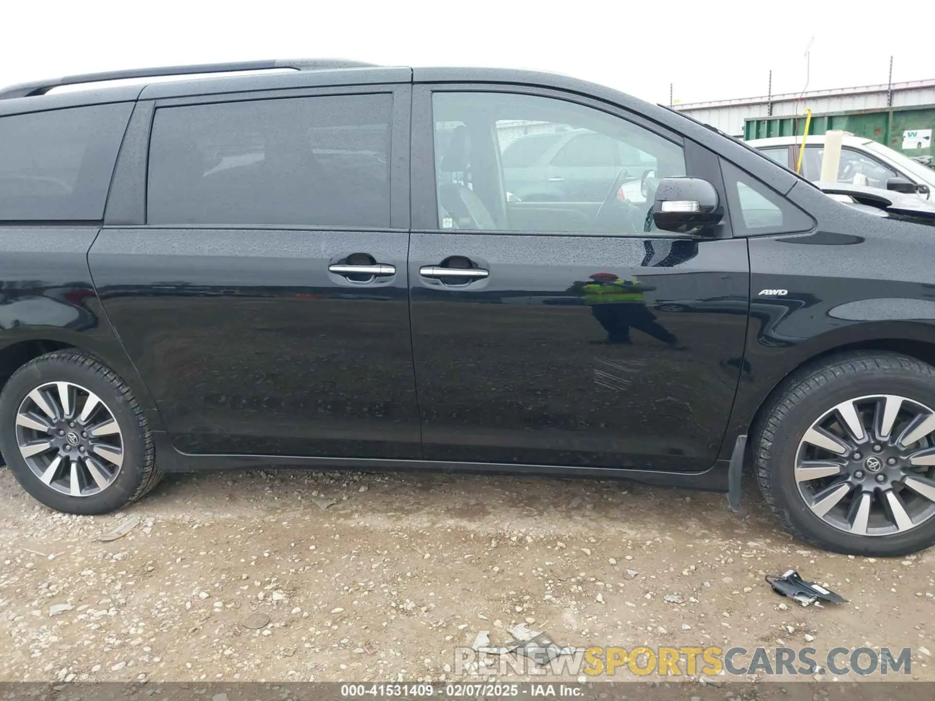 14 Photograph of a damaged car 5TDDZ3DC6KS214553 TOYOTA SIENNA 2019