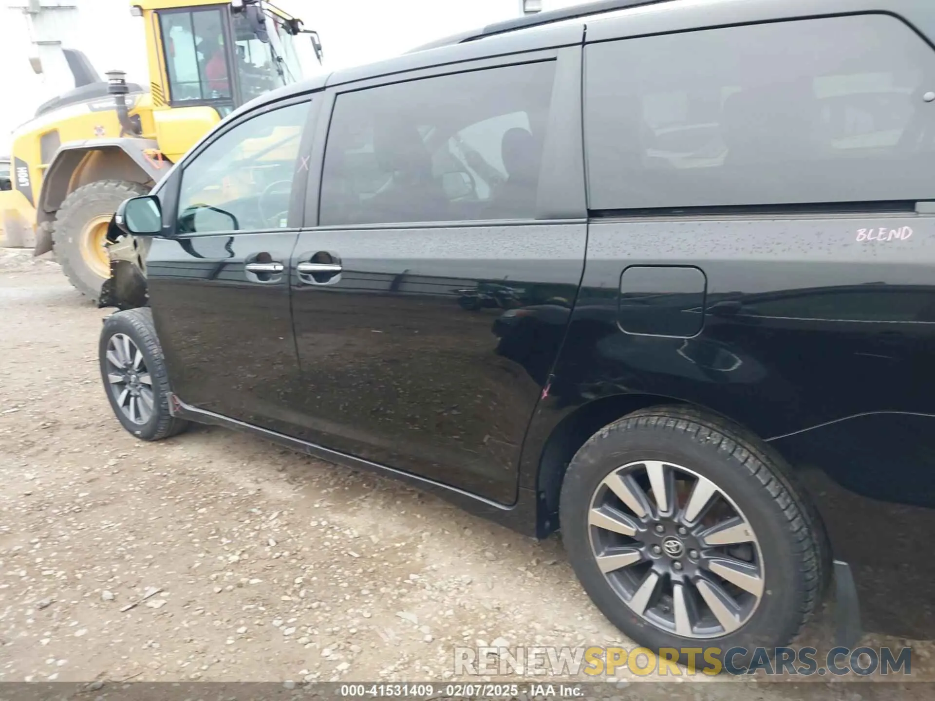 15 Photograph of a damaged car 5TDDZ3DC6KS214553 TOYOTA SIENNA 2019