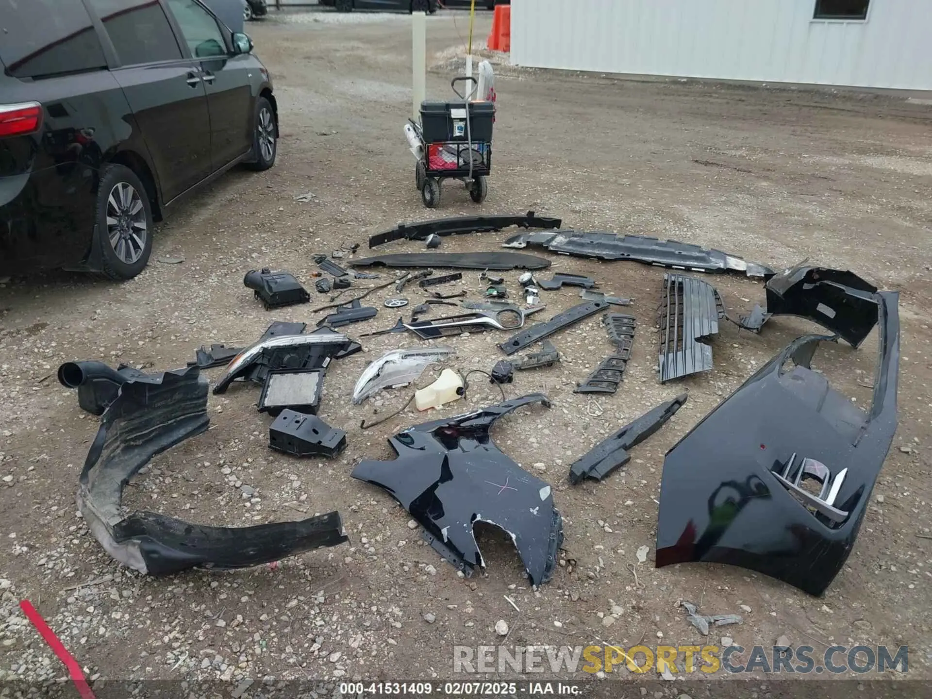 18 Photograph of a damaged car 5TDDZ3DC6KS214553 TOYOTA SIENNA 2019
