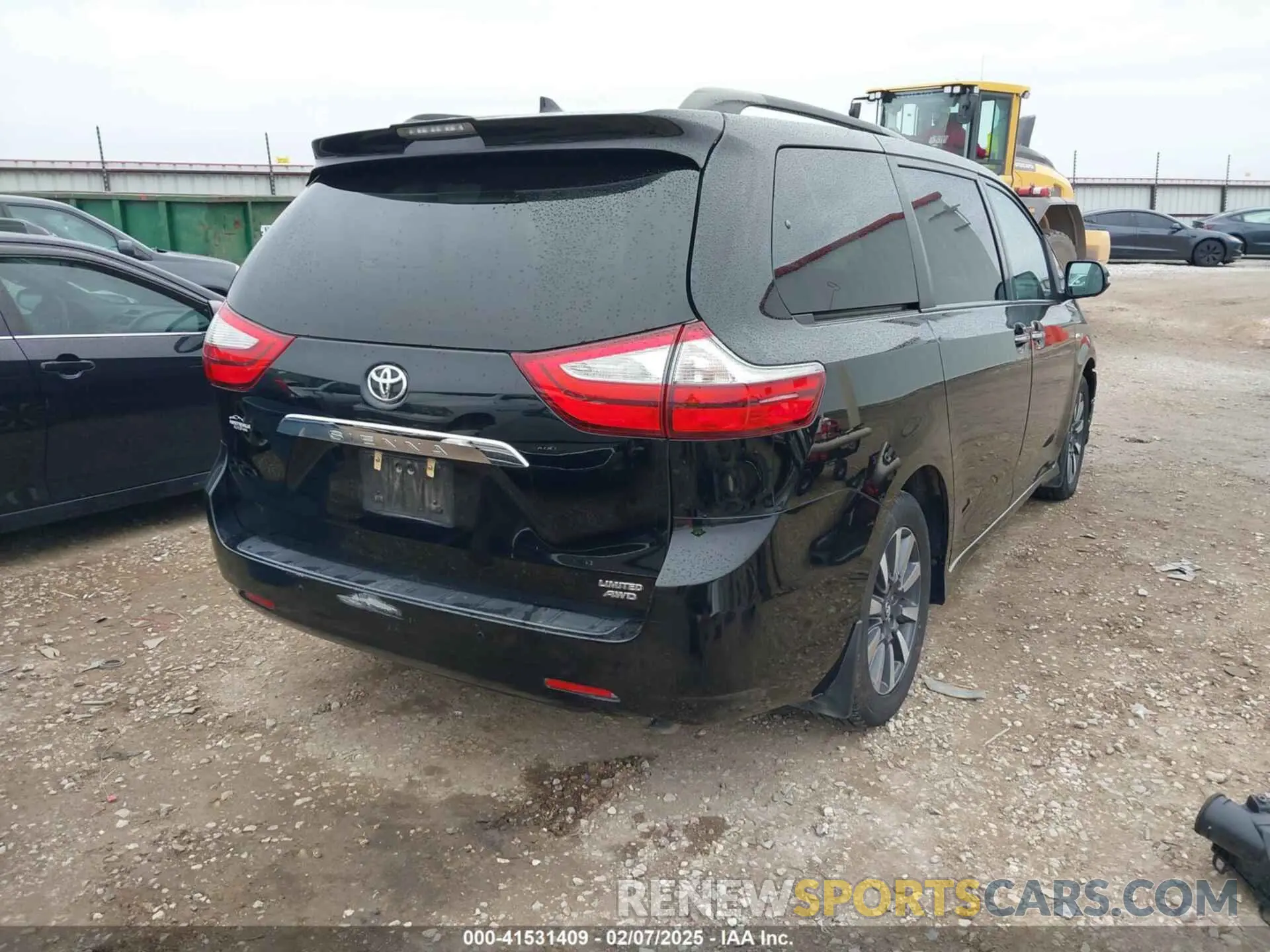 4 Photograph of a damaged car 5TDDZ3DC6KS214553 TOYOTA SIENNA 2019