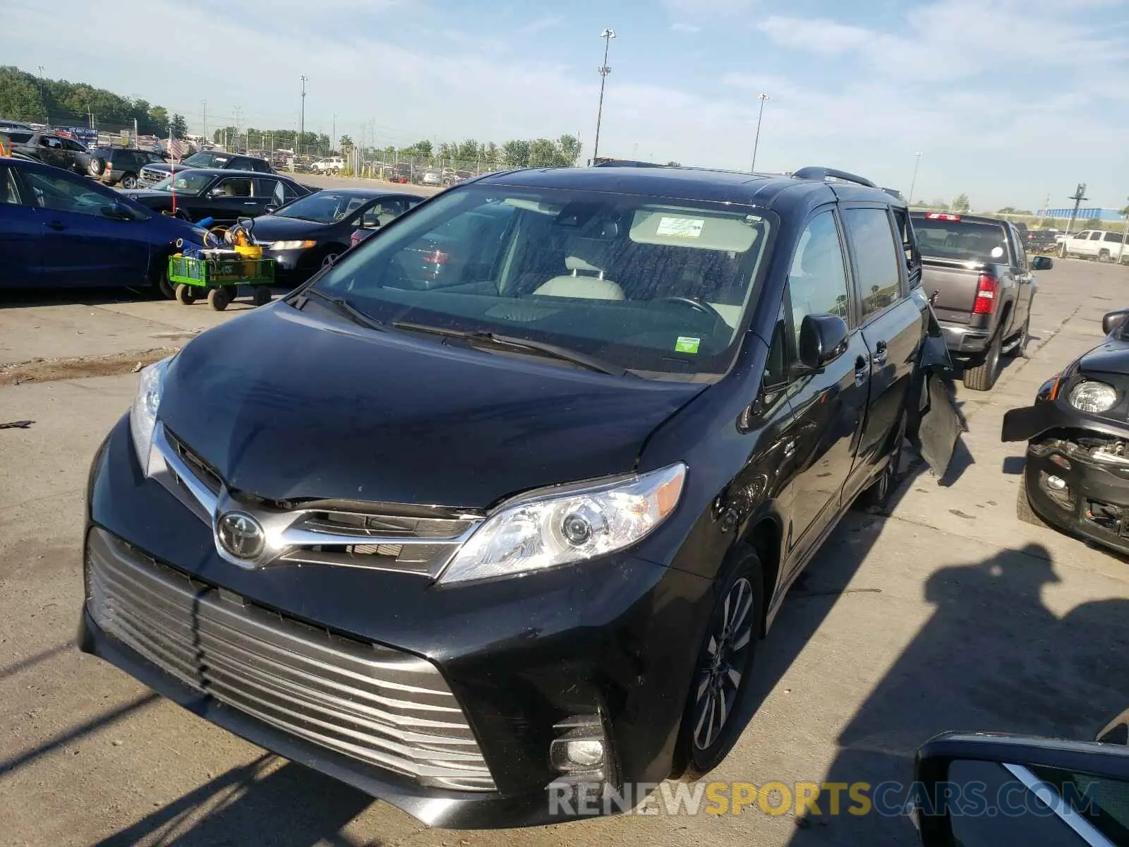 2 Photograph of a damaged car 5TDDZ3DC6KS220482 TOYOTA SIENNA 2019