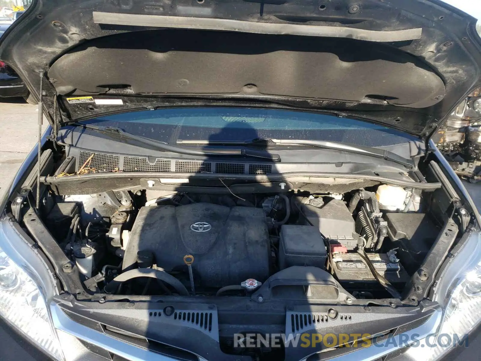7 Photograph of a damaged car 5TDDZ3DC6KS220482 TOYOTA SIENNA 2019