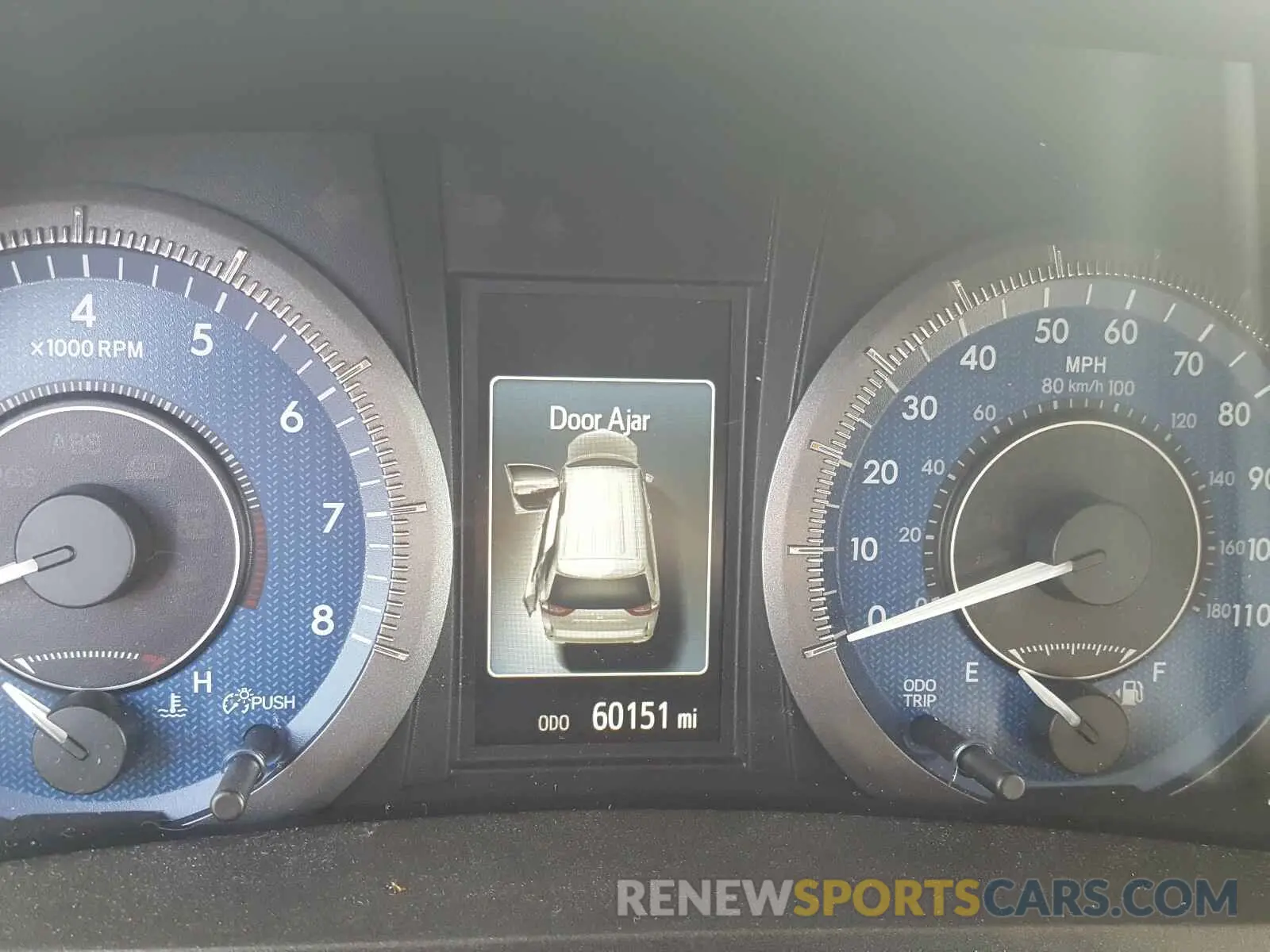 8 Photograph of a damaged car 5TDDZ3DC6KS220482 TOYOTA SIENNA 2019