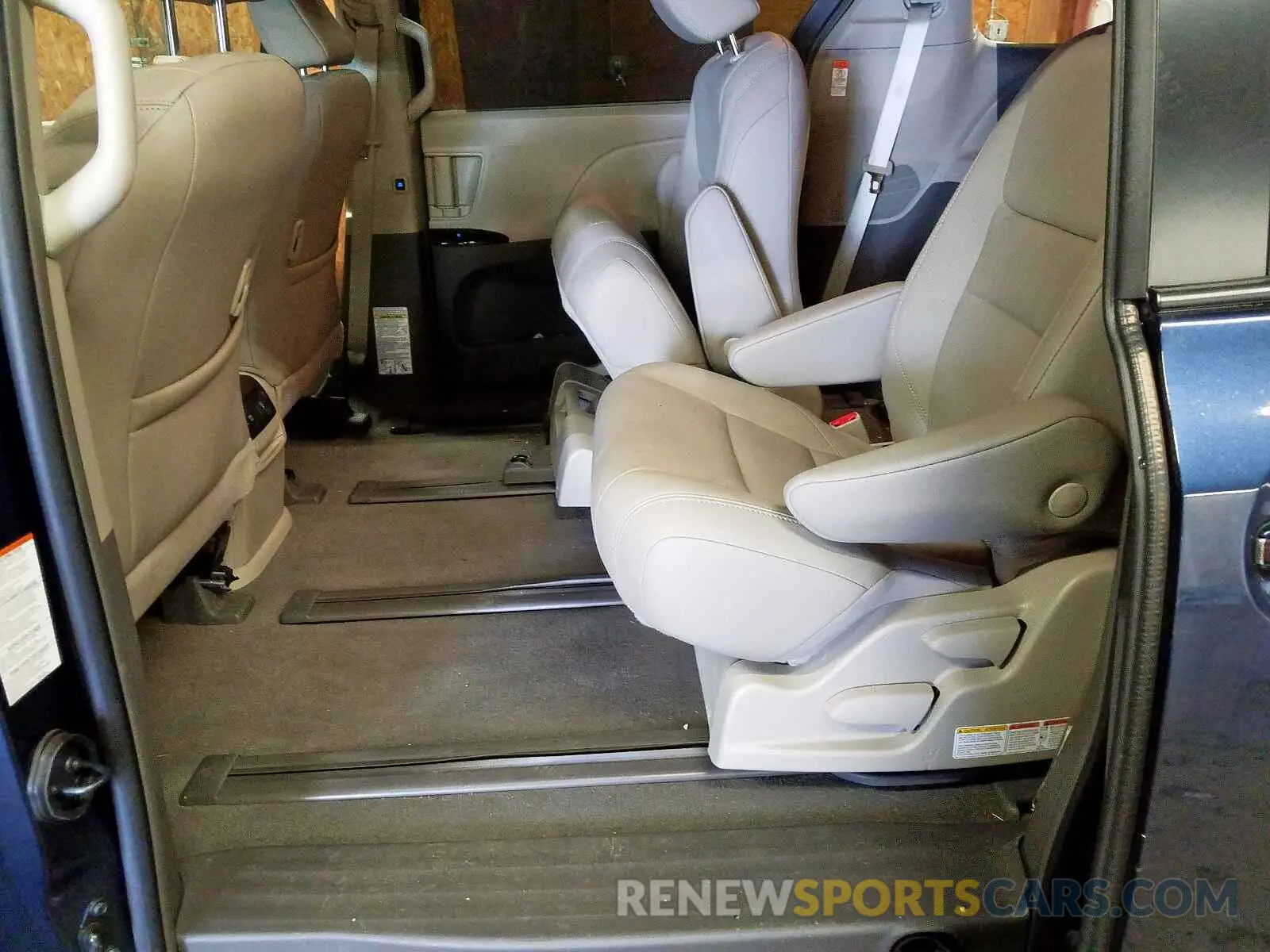 6 Photograph of a damaged car 5TDDZ3DC6KS225942 TOYOTA SIENNA 2019