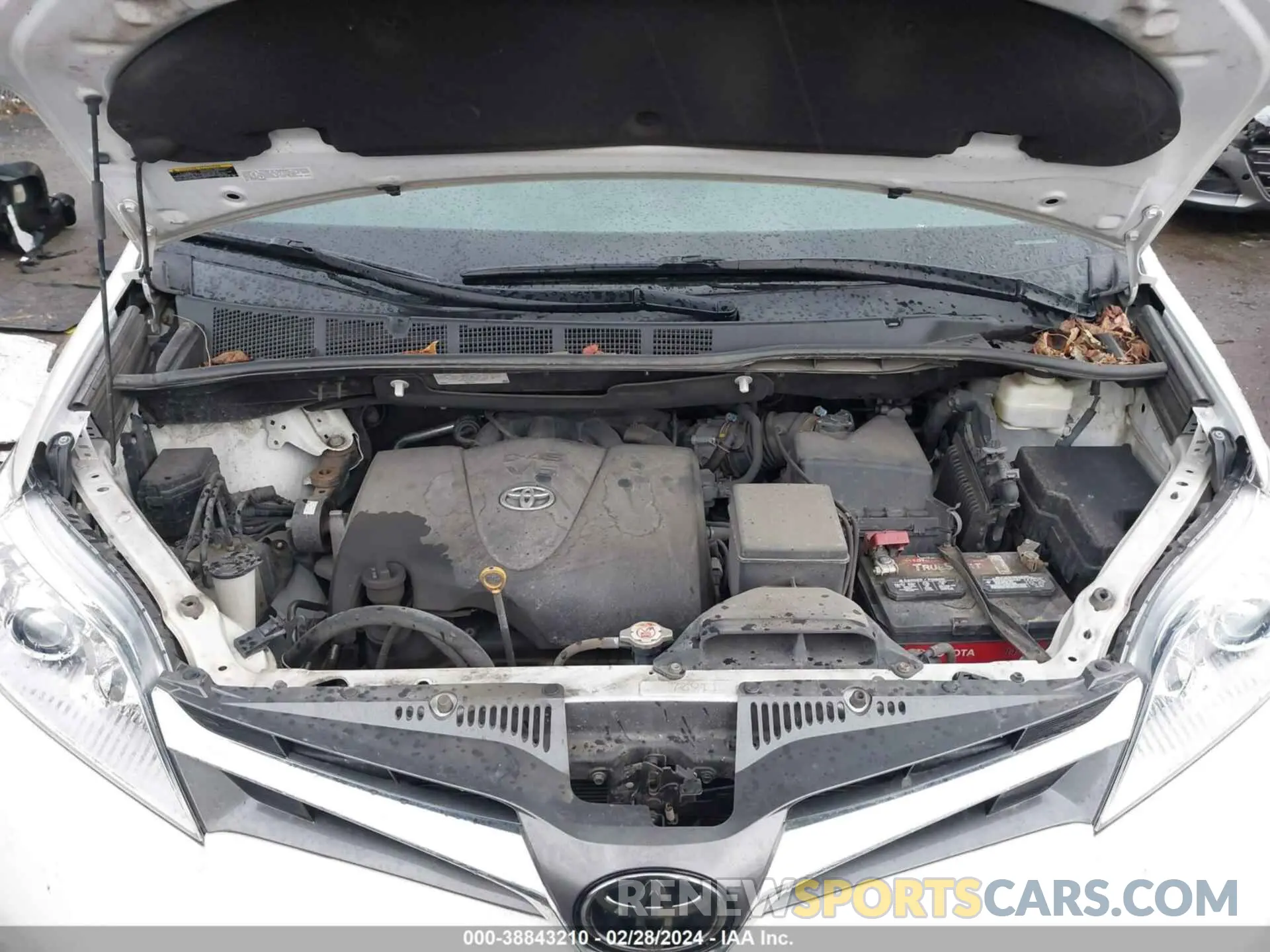 10 Photograph of a damaged car 5TDDZ3DC7KS212438 TOYOTA SIENNA 2019