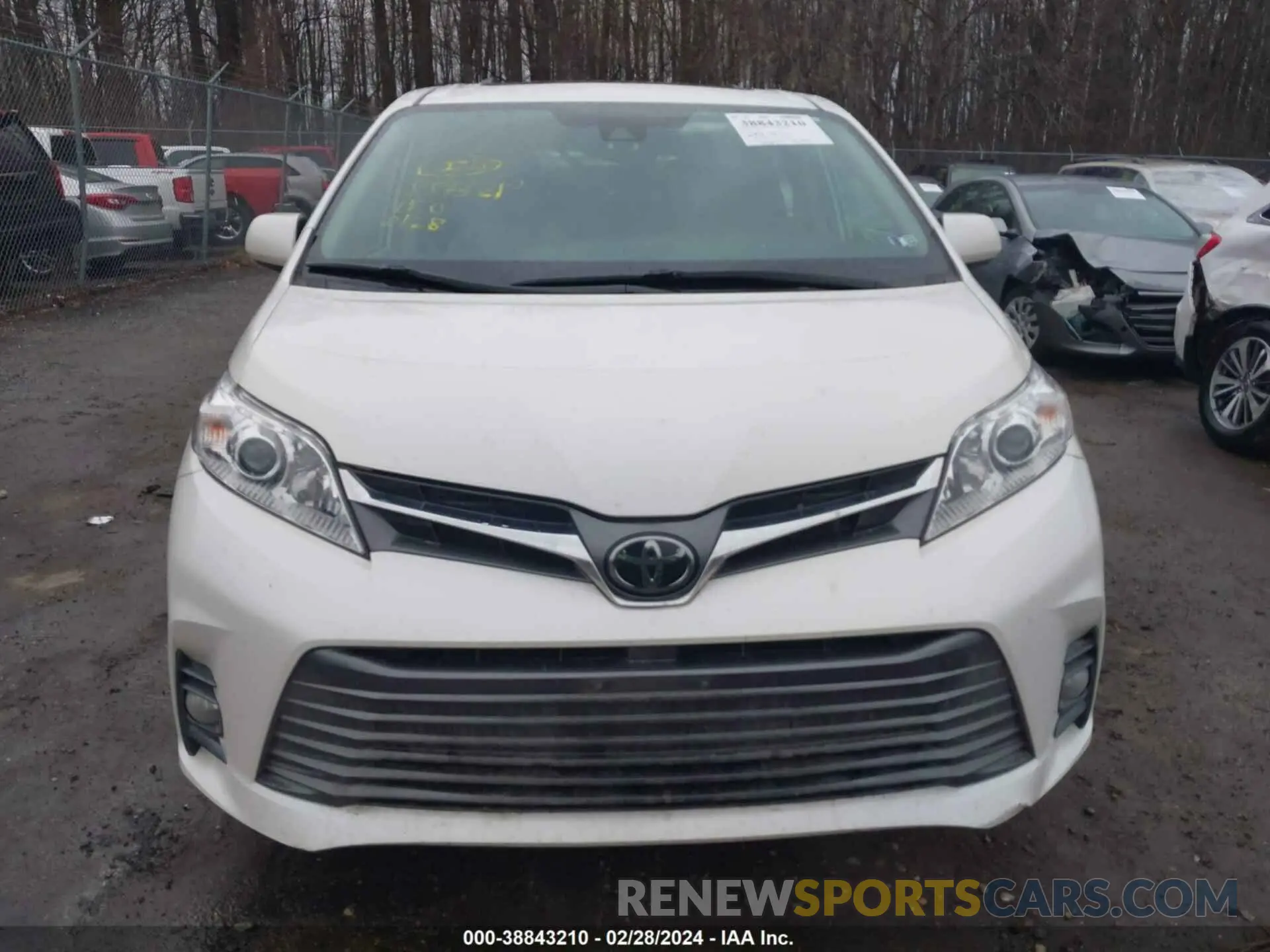 13 Photograph of a damaged car 5TDDZ3DC7KS212438 TOYOTA SIENNA 2019