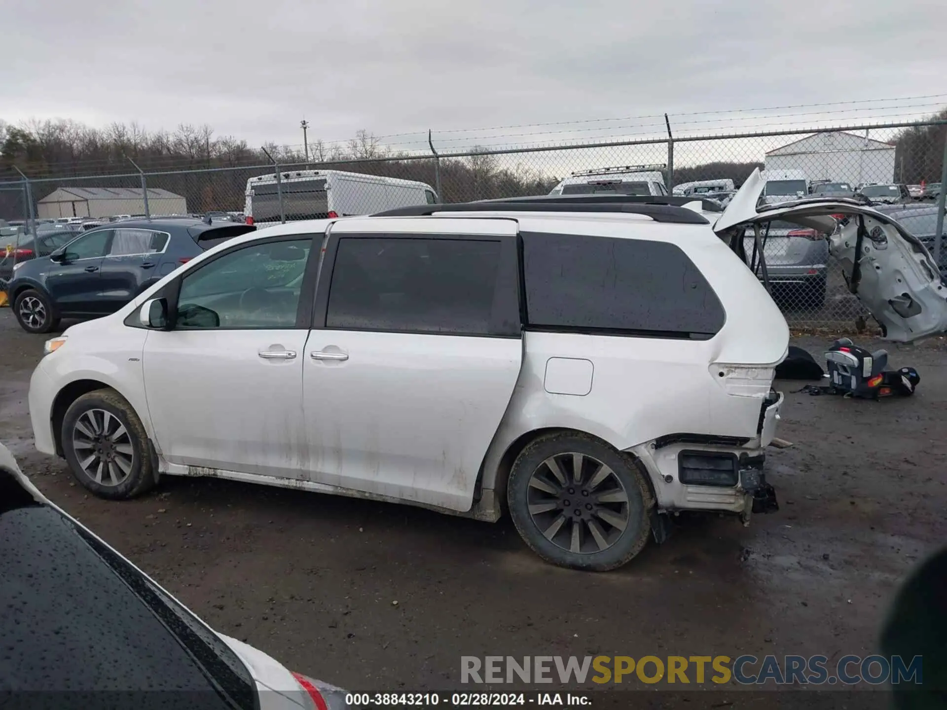 15 Photograph of a damaged car 5TDDZ3DC7KS212438 TOYOTA SIENNA 2019