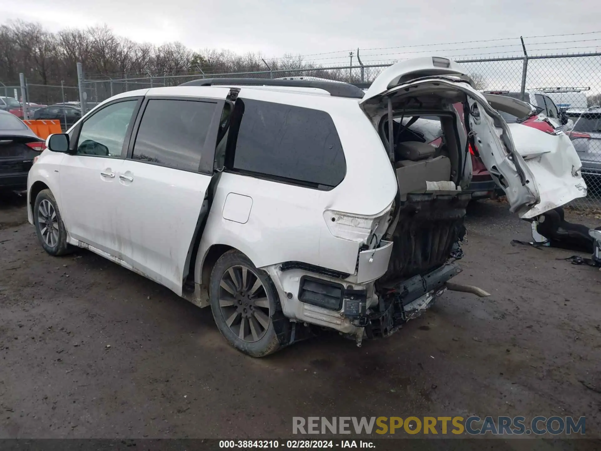 3 Photograph of a damaged car 5TDDZ3DC7KS212438 TOYOTA SIENNA 2019