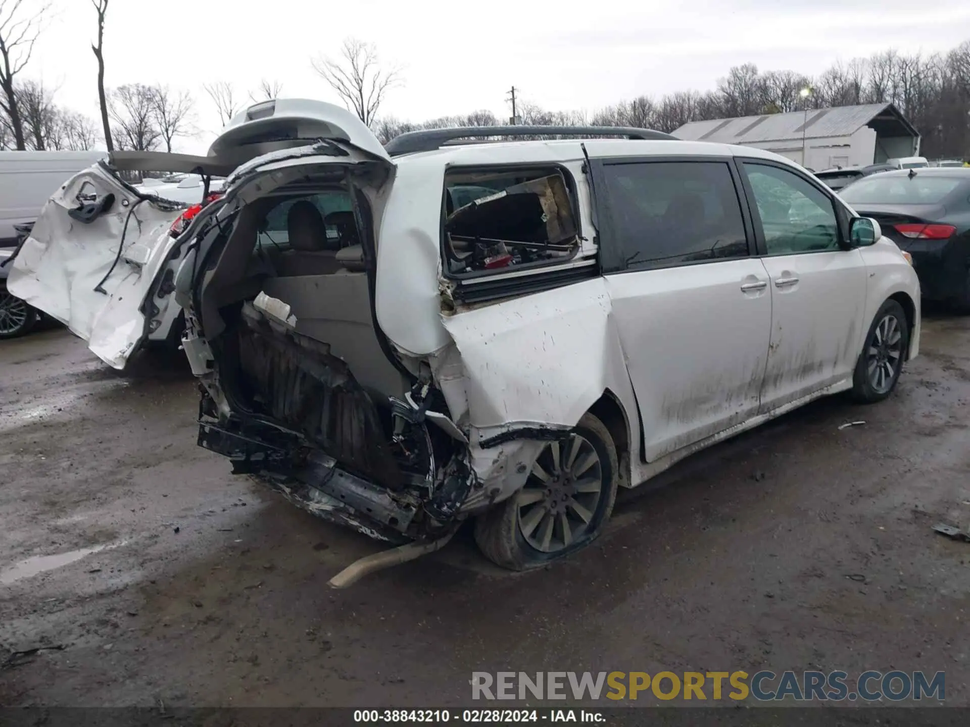 4 Photograph of a damaged car 5TDDZ3DC7KS212438 TOYOTA SIENNA 2019