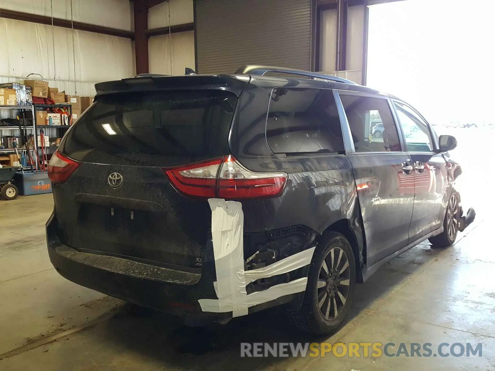 4 Photograph of a damaged car 5TDDZ3DC7KS223603 TOYOTA SIENNA 2019