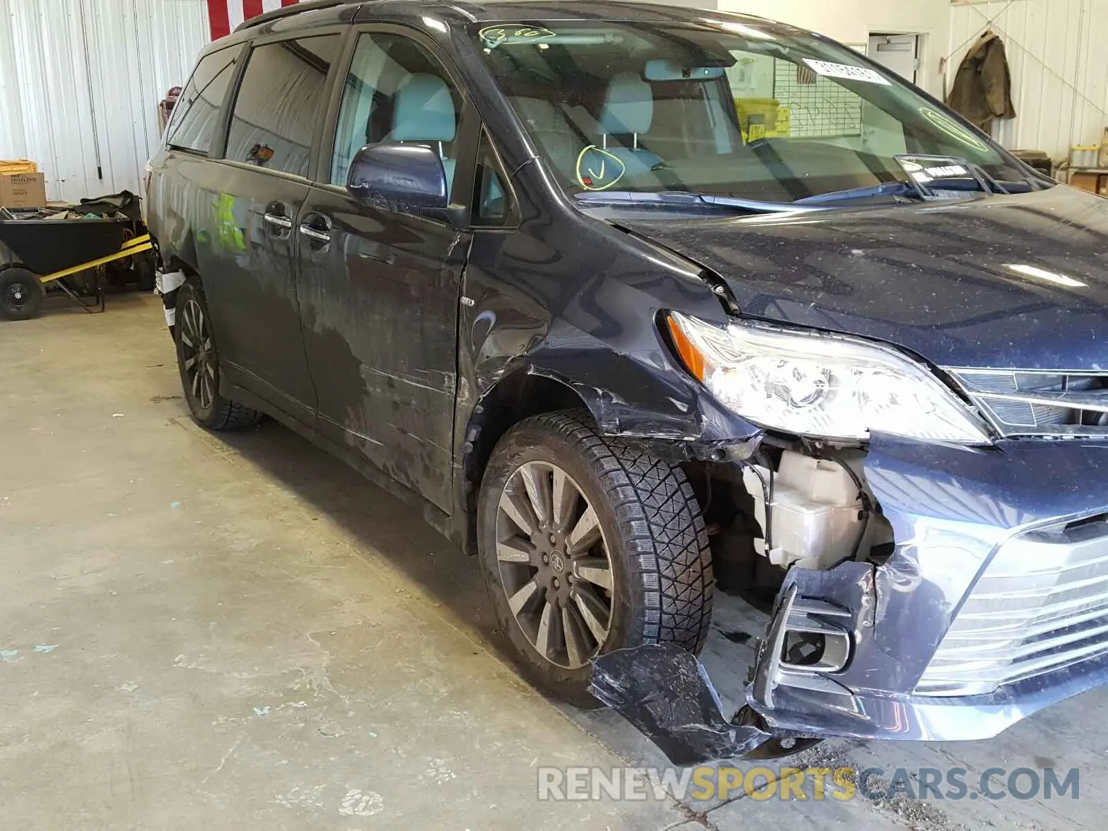 9 Photograph of a damaged car 5TDDZ3DC7KS223603 TOYOTA SIENNA 2019