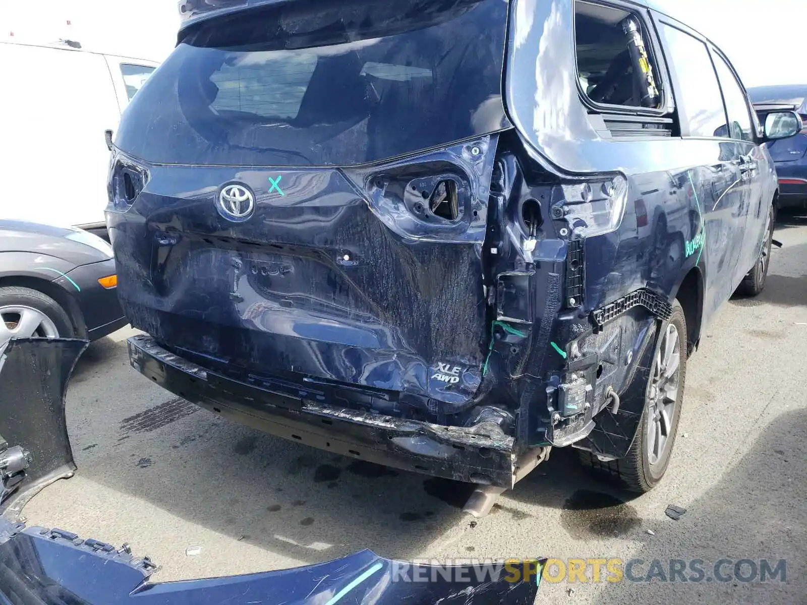 9 Photograph of a damaged car 5TDDZ3DC7KS225206 TOYOTA SIENNA 2019